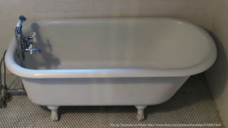 Pic by Twodolla on Flickr. http://www.ﬂickr.com/photos/twodolla/3168857844
 