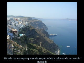 Situada nas escarpas que se debruçam sobre a caldeira de um vulcão
                             afundado
 