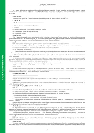 118
Legislação Complementar
LEGISLAÇÃOCOMPLEMENTAR
III – propor, anualmente, ao ministério ou órgão coordenador máximo do Sistema Nacional de Trânsito, um Programa Nacional de Trânsito
compatível com a Política Nacional de Trânsito e com a Política Nacional de Transportes, com objetivos e metas alcançáveis para períodos mínimos
de dez anos:
....................................................................................
Razões do veto:
“A disposição em apreço não se aﬁgura condizente com o status peculiar que se está a conferir ao CONTRAN.”
§ 4° do art.13
“ Art. 13. ....................................................................................
....................................................................................
§ 4° Ficam criadas as seguintes Câmaras Temáticas:
I -Educação;
II – Operação, Fiscalização, e Policiamento Ostensivo de Trânsito;
III - Engenharia de Tráfego, de Vias e de Veículos;
IV - Medicina de Tráfego.”
Razões do veto:
“Não se aﬁgura adequada, do prisma da técnica e da política legislativa, a criação dessas Câmaras mediante ato legislativo, tal como expressa-
mente reconhecido no art. 12 do presente Projeto de Lei. Em verdade, cabe ao próprio CONTRAN, de acordo com as suas necessidades, estabelecer as
Câmaras que deverão ser criadas em nome do bom funcionamento do Sistema Nacional de Trânsito.”
Art. 18
“Art. 18. As JARI são integradas pelos seguintes membros com reconhecida experiência em matéria de trânsito:
I - um presidente da JARI, portador de curso superior, indicado pelo órgão ou entidade executivos de trânsito ou executivos rodoviários;
II - um representante do órgão ou entidade executivos de trânsito ou executivos rodoviários;
III - um representante da comunidade.
§ 1° Quando, junto ao órgão ou entidade executivos de trânsito ou executivos rodoviários existir mais de uma JARI, haverá um coordenador-geral,
escolhido entre os presidentes, que exercerá, cumulativamente, a presidência e a coordenadoria.
§ 2° O coordenador-geral é escolhido pelo chefe do Executivo ao qual o órgão ou entidade executivos de trânsito ou executivos rodoviários
estiver subordinado.
§ 3° O representante da comunidade é nomeado pelo chefe do Executivo ao qual o órgão ou entidade executivos estiver subordinado, por indicação
desse órgão, entre aqueles que demonstrem experiência e interesse na matéria de trânsito, após aprovação em exame de suﬁciência sobre Legislação de
Trânsito, que tenha obtido, no mínimo, setenta por cento de aproveitamento.
§ 4° O exame de que trata o parágrafo anterior também será aplicado aos demais membros da Junta.
§ 5° O mandato dos membros das JARI é de dois anos, admitida a recondução.”
Razões do veto:
“Ao indicar explicitamente a composição das Juntas Administrativas de Recursos de Infrações – JARI, a redação do artigo fere a autonomia dos
Estados e Municípios para organizar os seus serviços, retirando das unidades federadas e dos entes comunais o necessário poder de conformação para
adaptar a organização institucional e jurídica de seus órgãos às realidades locais.”
Parágrafo único do art. 21
“Art. 21..................................................................
..................................................................
Parágrafo único. Excetuam-se da competência do órgão rodoviário da União as atribuições constantes do inciso VI.”
Razões do veto:
“A formulação equívoca pode dar ensejo a dúvidas quanto á competência da União para executar a ﬁscalização e a aplicação de penalidades no
âmbito de sua competência.”
Incisos (I, II, IV, V, VI, VII e parágrafo único do art. 23
“Art. 23. ..................................................................
I - cumprir e fazer cumprir a legislação e as normas de procedimento de trânsito, no âmbito das respectivas atribuições;
II – exercer, com exclusividade, a polícia ostensiva para o trânsito nas rodovias estaduais e vias urbanas;
IV - elaborar e encaminhar aos órgãos competentes os boletins de ocorrências relativos aos acidentes de trânsito;
V - coletar e tabular os dados estatísticos de acidentes de trânsito;
VI - implementar as medidas da Política Nacional de Segurança e Educação de Trânsito;
VII - articular-se com os demais órgãos e entidades do Sistema Nacional de Trânsito no Estado, sob a coordenação do CETRAN da respectiva
unidade da Federação.
Parágrafo único. As atividades de polícia ostensiva para o trânsito urbano e rodoviário estadual serão exercidas pelas Polícias Militares, por meio
de suas frações, exigindo-se de seus integrantes formação técnica adequada.”
Razões do veto:
“As disposições constantes dos incisos I, II, IV, V, VI, VII e parágrafo único ultrapassam, em parte, a competência legislativa da União. É certo,
outrossim, que as referidas proposições mitigam a criatividade do legislador estadual na concepção e no desenvolvimento de instituições próprias, espe-
cializadas e capacitadas a desempenhar as tarefas relacionadas com a disciplina do tráfego nas vias públicas urbanas e rodoviárias.
Não se pode invocar, outrossim, o disposto no art. 144, § 5°, da Constituição para atribuir exclusivamente às polícias militares a ﬁscalização do
trânsito, uma vez que as infrações de trânsito são preponderantemente de natureza administrativa.”
Art. 56
“Art. 56. É proibida ao condutor de motocicletas, motonetas e ciclomotores a passagem entre veículos de ﬁlas adjacentes ou entre a calçada e
veículos de ﬁla adjacente a ela.”
Razões do veto:
“Ao proibir o condutor de motocicletas e motonetas a passagem entre veículos de ﬁlas adjacentes, o dispositivo restringe sobre maneira a utilização
desse tipo de veículo que, em todo o mundo, é largamente utilizado como forma de garantir maior agilidade de deslocamento. Ademais, a segurança dos
 