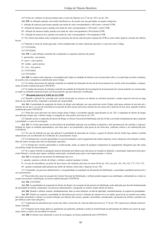 48
Código de Trânsito Brasileiro
§ 9º O fato de o infrator ser pessoa jurídica não o exime do disposto no § 3º do art. 258 e no art. 259.
Art. 258. As infrações punidas com multa classiﬁcam-se, de acordo com sua gravidade, em quatro categorias:
I - infração de natureza gravíssima, punida com multa de valor correspondente a 180 (cento e oitenta) UFIR;
II - infração de natureza grave, punida com multa de valor correspondente a 120 (cento e vinte) UFIR;
III - infração de natureza média, punida com multa de valor correspondente a 80 (oitenta) UFIR;
IV - infração de natureza leve, punida com multa de valor correspondente a 50 (cinqüenta) UFIR.
§ 1º Os valores das multas serão corrigidos no primeiro dia útil de cada mês pela variação da UFIR ou outro índice legal de correção dos débitos
ﬁscais.
§ 2º Quando se tratar de multa agravada, o fator multiplicador ou índice adicional especíﬁco é o previsto neste Código.
§ 3º (VETADO)
§ 4º (VETADO)
Art. 259. A cada infração cometida são computados os seguintes números de pontos:
I - gravíssima - sete pontos;
II - grave - cinco pontos;
III - média - quatro pontos;
IV - leve - três pontos.
§ 1º (VETADO)
§ 2º (VETADO)
Art. 260. As multas serão impostas e arrecadadas pelo órgão ou entidade de trânsito com circunscrição sobre a via onde haja ocorrido a infração,
de acordo com a competência estabelecida neste Código.
§ 1º As multas decorrentes de infração cometida em unidade da Federação diversa da do licenciamento do veículo serão arrecadadas e compen-
sadas na forma estabelecida pelo CONTRAN.
§ 2º As multas decorrentes de infração cometida em unidade da Federação diversa daquela do licenciamento do veículo poderão ser comunicadas
ao órgão ou entidade responsável pelo seu licenciamento, que providenciará a notiﬁcação.
§ 3º (Revogado pela Lei nº 9.602, de 21.1.1998)
§ 4º Quando a infração for cometida com veículo licenciado no exterior, em trânsito no território nacional, a multa respectiva deverá ser paga
antes de sua saída do País, respeitado o princípio de reciprocidade.
Art. 261. A penalidade de suspensão do direito de dirigir será aplicada, nos casos previstos neste Código, pelo prazo mínimo de um mês até o
máximo de um ano e, no caso de reincidência no período de doze meses, pelo prazo mínimo de seis meses até o máximo de dois anos, segundo critérios
estabelecidos pelo CONTRAN.
§ 1º Além dos casos previstos em outros artigos deste Código e excetuados aqueles especiﬁcados no art. 263, a suspensão do direito de dirigir
será aplicada sempre que o infrator atingir a contagem de vinte pontos, prevista no art. 259.
§ 2º Quando ocorrer a suspensão do direito de dirigir, a Carteira Nacional de Habilitação será devolvida a seu titular imediatamente após cumprida
a penalidade e o curso de reciclagem.
Art. 262. O veículo apreendido em decorrência de penalidade aplicada será recolhido ao depósito e nele permanecerá sob custódia e responsa-
bilidade do órgão ou entidade apreendedora, com ônus para o seu proprietário, pelo prazo de até trinta dias, conforme critério a ser estabelecido pelo
CONTRAN.
§ 1º No caso de infração em que seja aplicável a penalidade de apreensão do veículo, o agente de trânsito deverá, desde logo, adotar a medida
administrativa de recolhimento do Certiﬁcado de Licenciamento Anual.
§ 2ºArestituição dos veículos apreendidos só ocorrerá mediante o prévio pagamento das multas impostas, taxas e despesas com remoção e estada,
além de outros encargos previstos na legislação especíﬁca.
§ 3º A retirada dos veículos apreendidos é condicionada, ainda, ao reparo de qualquer componente ou equipamento obrigatório que não esteja
em perfeito estado de funcionamento.
§ 4º Se o reparo referido no parágrafo anterior demandar providência que não possa ser tomada no depósito, a autoridade responsável pela apre-
ensão liberará o veículo para reparo, mediante autorização, assinando prazo para a sua reapresentação e vistoria.
Art. 263. A cassação do documento de habilitação dar-se-á:
I - quando, suspenso o direito de dirigir, o infrator conduzir qualquer veículo;
II - no caso de reincidência, no prazo de doze meses, das infrações previstas no inciso III do art. 162 e nos arts. 163, 164, 165, 173, 174 e 175;
III - quando condenado judicialmente por delito de trânsito, observado o disposto no art. 160.
§ 1º Constatada, em processo administrativo, a irregularidade na expedição do documento de habilitação, a autoridade expedidora promoverá o
seu cancelamento.
§ 2º Decorridos dois anos da cassação da Carteira Nacional de Habilitação, o infrator poderá requerer sua reabilitação, submetendo-se a todos os
exames necessários à habilitação, na forma estabelecida pelo CONTRAN.
Art. 264. (VETADO)
Art. 265. As penalidades de suspensão do direito de dirigir e de cassação do documento de habilitação serão aplicadas por decisão fundamentada
da autoridade de trânsito competente, em processo administrativo, assegurado ao infrator amplo direito de defesa.
Art. 266. Quando o infrator cometer, simultaneamente, duas ou mais infrações, ser-lhe-ão aplicadas, cumulativamente, as respectivas penalidades.
Art. 267. Poderá ser imposta a penalidade de advertência por escrito à infração de natureza leve ou média, passível de ser punida com multa,
não sendo reincidente o infrator, na mesma infração, nos últimos doze meses, quando a autoridade, considerando o prontuário do infrator, entender esta
providência como mais educativa.
§ 1º A aplicação da advertência por escrito não elide o acréscimo do valor da multa prevista no § 3º do art. 258, imposta por infração posterior-
mente cometida.
§ 2º O disposto neste artigo aplica-se igualmente aos pedestres, podendo a multa ser transformada na participação do infrator em cursos de segu-
rança viária, a critério da autoridade de trânsito.
Art. 268. O infrator será submetido a curso de reciclagem, na forma estabelecida pelo CONTRAN:
 