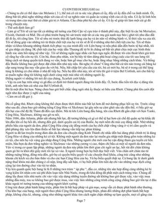 CUONTHEOCHIEUGIO.txt
- Chúng ta chỉ có thể dựa vào Melanie ( 3 ), thế mà cô cứ ra sức xúc phạm cô ấy, đẩy cô ấy đến chỗ xa lánh mình. Ôi,
đừng bắt tôi phải nghe những nhận xét của cô về sự nghèo nàn và quần áo xoàng xĩnh của cô ấy nữa. Cô ấy là linh hồn
và trung tâm của mọi thứ có chân giá trị ở Atlanta. Cầu chúa phù hộ cho cô ấy. Cô ấy sẽ giúp tôi làm một cái gì đó
trong chuyện này.
- Thế anh định làm gì?
- Làm gì ư?Tôi sẽ cải tạo tất cả những nữ tướng của Đội Cận vệ cựu trào ở thành phố này, đặc biệt là các bà Meriuêzơ,
Elxinh, Oaitinh và Miđ. Dù có phải trườn bụng bò sát trước mặt tất cả các mụ già nanh nọc béo ị ghét tôi như đào đất
đổ đi ấy, tôi cũng làm. Tôi sẽ nhu mì trước thái độ lạnh lùng của họ và ăn năn về những hành vi, lề thói xấu xa của tôi.
Tôi sẽ đóng góp vào những trò từ thiện chết tiệt của họ và tôi sẽ đi lễ ở những nhà thờ chết tiệt của họ. Tôi sẽ thừa
nhận và kheo khoang những thành tích phục vụ của mình đối với Liên bang và nếu phải dấn đến bước tệ hại nhất, tôi
sẽ gia nhập cái đảng 3K chết tiệt của họ -mặc dầu Thượng đế từ bi ắt chẳng nỡ bắt tôi phải chịu một cực hình thức
hành xác sám hối nặng nề như vậy. Tôi sẽ không ngần ngại nhắc cái bọn ngu ngốc đã được tôi cứu thoát khỏi giá treo
cổ rằng họ vẫn còn nọ tôi. Còn bà, thưa phu nhân, xin bà hãy từ tâm dừng phá hoại công cuộc của tôi sau lưng tôi
bằng cách sử dụng quyền tịch đang ve vãn, hoặc bán gỗ mục cho họ, hoặc lăng nhục bằng những cách khác. Và thống
đốc Bulốc không bao giờ được đặt chân đến nhà này nữa. Bà nghe rõ chưa? Cũng như bất cứ tên nào trong cái băng kẻ
cắp sang trọng lâu nay vẫn giao du với bà. Nếu, bất chấp lời yêu cầu của tôi, bà cứ mời họ, bà sẽ ở trong cái thế lúng
túng là không có chủ nhân ở nhà để tiếp họ. Nếu họ đến nhà này, tôi sẽ tiêu thì giờ ở tiệm Bel Ươtlinh, nói cho bất kỳ
ai muốn nghe rằng tôi không ngồi dưới cùng một mái nhà với những người ấy.
Điếng người vì những lời nói đó của chàng, Xcarlett cười khẩy.
- Vậy ra con bạc trên sông và gã đầu cơ định trở thành người đáng tôn kính đấy. Ồ, bước đầu tiến tới địa vị đáng tôn
kính, anh nên bán cái nhà của Bel Ươtlinh đi.
Đó là một đòn hú họa. Nàng chưa bao giờ biết chắc rằng ngôi nhà ấy thuộc sở hữu của Rhett. Chàng phá lên cười đột
ngột như đọc được ý nghĩ của nàng.
- Cảm ơn cô đã gợi ý.

Dù cố gắng thử, Rhett cũng không thể chọn được thời điểm nào bất lợi hơn để mở đường phục hồi uy tín. Trước cũng
như sau đó, chưa bao giờ những tiếng Cộng Hòa và Xkelơuec lại gây nên sự căm ghét sâu sắc đến thế, vì bấy giờ sự
đồi bại của chế độ Bị Thảm đã đến cực điểm. Mà từ khi Liên bang đầu hàng, tên của Rhett đã gắn chặt với bọn Yanki,
Cộng Hòa, Xkelơuec, không sao gỡ ra nổi.
Năm 1886, dân Atlanta, phẫn uất nhưng bất lực, đã tưởng không có gì có thể tệ hại hơn cái chế độ quân sự hà khắc đè
lên đầu lên cổ họ hồi đó, nhưng đến giờ, dưới quyền cai trị của Bulốc, họ mới nếm đủ mùi cay đắng nhất. Nhờ những
phiếu bầu của người da đen, phái Cộng Hòa cùng các đồng minh của họ chốt chặt vững vàng ở vị trí cầm quyền và
phũ phàng dày xéo lên đám thiểu số bất lực nhưng vẫn tiếp tục phản kháng.
Người ta đã lan truyền trong đám dân da đen câu chuyện rằng Kinh Thánh chỉ nhắc đến hai đảng phái chính trị là đảng
Cộng Hòa và đảng của những kẻ có tội. Không một người da đen nào lại muốn gia nhập một đảng gồm toàn những kẻ
có tội, cho nên họ vội vàng gia nhập đảng Cộng Hòa. Những người chủ mới của họ vận động tham gia tuyển cử liên
miên, bầu bọn da đen trắng nghèo và Xkelơuec vào những cương vị cao, thậm chí bầu cả một số người da đen nữa.
Yên vị trong cơ quan lập pháp, những người da đen này phần lớn thời gian chỉ ngồi an lạc, hết rút đôi chân không
quen gò bó ra khỏi đôi giầy mới rồi lại xỏ vào. Ít người trong bọn họ biết đọc biết viết. Vừa chân ướt chân ráo từ
những ruộng bông, đồng mía đến, giờ họ có quyền biểu quyết về các chuyện thuế khóa, công trái cũng như những
khoản chi kếch xù cho bản thân và cho các bạn Cộng Hòa của họ. Và họ biểu quyết thật sự. Cả bang lặc lè dưới gánh
nặng thuế khóa mà dân chúng è cổ nộp, lòng đầy uất hận, vì họ biết phần lớn tiền dự chi vào những mục địch công
cộng lại tìm đường chui vào túi tư nhân.
Vây kín quanh quốc hội bang là lũ lĩ những twn trùm “ áp phe “, đầu cơ, những tên săn hợp đồng cùng những kẻ hi
vọng kiếm lời nhân cơn xài phí điên loạn tiền Nhà Nước, trong đó khá đông đã phất một cách trâng tráo. Chúng dễ
dàng lấy được tiền nhà nước chi vào việc xây dựng những tuyến đường sắt không bao giờ được xây, vào việc mua
những đầu máy, toa xe không bao giờ được mua, vào việc làm những công trình công cộng chẳng bao giờ tồn tại ở đâu
khác ngoài trí tưởng tượng của những người khởi xướng.
Công trái được phát hành hàng triệu, phần lớn là bất hợp pháp và giả mạo, song vẫn cứ được phát hành như thường.
Chủ kho bạc của bang, một người theo phái Cộng Hòa nhưng lương thiện, phản đối những đợt phát hành bất hợp
pháp, không chịu kí, nhưng, cũng như những người khác tìm cách ngăn chặn những sự lạm quyền, mọi cố gắng của
                                                        Page 7
 