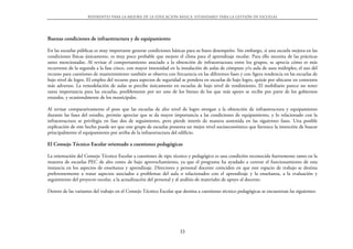 Referentes para la mejora de la educación básica. Estándares para la gestión de escuelas




Buenas condiciones de infraestructura y de equipamiento

En las escuelas públicas es muy importante generar condiciones básicas para su buen desempeño. Sin embargo, si una escuela mejora en las
condiciones físicas únicamente, es muy poco probable que mejore el clima para el aprendizaje escolar. Para ello necesita de las prácticas
antes mencionadas. Al revisar el comportamiento asociado a la obtención de infraestructura entre los grupos, se aprecia cómo es más
recurrente de la segunda a la fase cinco, con mayor intensidad en la instalación de aulas de cómputo y/o aula de usos múltiples; el uso del
recurso para cuestiones de mantenimiento también se observa con frecuencia en las diferentes fases y con ligera tendencia en las escuelas de
bajo nivel de logro. El empleo del recurso para aspectos de seguridad se pondera en escuelas de bajo logro, quizás por ubicarse en contextos
más adversos. La remodelación de aulas se percibe únicamente en escuelas de bajo nivel de rendimiento. El mobiliario parece no tener
tanta importancia para las escuelas, posiblemente por ser uno de los bienes de los que más apoyo se recibe por parte de los gobiernos
estatales, y ocasionalmente de los municipales.

Al revisar comparativamente el peso que las escuelas de alto nivel de logro otorgan a la obtención de infraestructura y equipamiento
durante las fases del estudio, permite apreciar que se da mayor importancia a las condiciones de equipamiento, y lo relacionado con la
infraestructura se privilegia en fase dos de seguimiento, pero pierde interés de manera sostenida en las siguientes fases. Una posible
explicación de este hecho puede ser que este grupo de escuelas presenta un mejor nivel socioeconómico que favorece la intención de buscar
principalmente el equipamiento por arriba de la infraestructura del edificio.

El Consejo Técnico Escolar orientado a cuestiones pedagógicas

La orientación del Consejo Técnico Escolar a cuestiones de tipo técnico y pedagógico es una condición reconocida fuertemente tanto en la
muestra de escuelas PEC de alto como de bajo aprovechamiento, ya que el programa ha ayudado a centrar el funcionamiento de esta
instancia en los aspectos de enseñanza y aprendizaje. Directores y personal docente coinciden en que este espacio de trabajo se destina
preferentemente a tratar aspectos asociados a problemas del aula o relacionados con el aprendizaje y la enseñanza, a la evaluación y
seguimiento del proyecto escolar, a la actualización del personal y al análisis de materiales de apoyo al docente.

Dentro de las variantes del trabajo en el Consejo Técnico Escolar que destina a cuestiones técnico pedagógicas se encuentran las siguientes:




                                                                     33
 