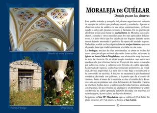 137
FUENTES DE CUÉLLAR
El Mayo plantado frente a la iglesia de San Juan
Humilladero
Sobre un pequeño promontorio en el extremo norte de la comarca se
divisa la silueta del caserío de Fuentes de Cuéllar. El páramo sobre el
que se asienta está formado por margas y yesos sobre los que se sitúa
una cubierta caliza de tonos grises. Este tipo de suelo permite la cir-
culación de corrientes de agua que aﬂoran en forma de manantiales.
Una fuente de aguas abundantes se sitúa junto al antiguo lavadero en
una zona que antaño estuvo cultivadas de frondosas huertas. Aunque
actualmente los campos de secano son los más abundantes, en el
pasado las viñas se esparcían por el páramo junto a las bodegas.
Actualmente, Fuentes es un barrio incorporado a Cuéllar, aunque
hasta hace unas décadas era lugar con ayuntamiento propio pertene-
ciente al sexmo de Hontalbilla de la Tierra de Cuéllar.
La iglesia de San Juan Bautista ofrece al visitante un aspecto ex-
terior imponente, con sus recios contrafuertes y su torre almenada.
La cabecera es de estilo románico y en su cornisa se conservan ca-
necillos decorados. En la gran reforma que se acometió en el siglo
XVI se entrecruzan los dos estilos predominantes en aquella época:
el renacimiento y el gótico postmedieval. La estilización de las bóve-
das de crucería contrasta con la austeridad de la portada renacentista
que se abre en el muro sur. En ella, el arco de medio punto de la
puerta queda enmarcado por columnas adosadas que sostienen un
friso y, sobre este, se abre la hornacina en la que se aloja la imagen
del santo titular.
El penúltimo domingo de agosto se celebra a su patrón, San Juan
Bautista o San Juan Degollado, como se le conoce popularmente.
Llegado el mes de mayo los mozos plantan en la plaza el “mayo”, un
pino de tronco recto y considerable longitud que compite en altura
con la vecina parroquia.
Manantiales del páramo
 