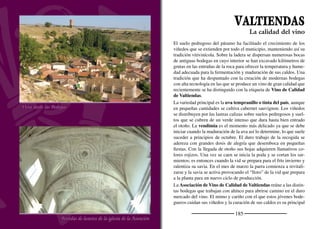 187
nota de presentación. A comienzos de octubre del 2006 se celebró la
primera Fiesta de la Vendimia de Valtiendas entre dulzainas, mosto,
vino y alegría.
Sobre la ladera se esparcen las casas del pueblo. En la parte más
alta se encuentran las bodegas tradicionales y los antiguos lagares.
Cerca de ellas quedan las modernas instalaciones de Ribera del Du-
ratón, Vagal, Redreja y Valviña. Las otras bodegas de la asociación
son Zarraguilla, en Sacramenia, y Viña Sancha, en la venerable ﬁnca
de Santa María de Cárdaba, cerca de Pecharromán.
En la parte baja del caserío se abre la plaza, con el ayuntamiento a
un lado y la parroquia al otro. Cerca mana la fuente del pilón, que se
hizo en 1917 para facilitar a los vecinos el acceso al agua.
La iglesia de Nuestra Señora de la Asunción es un templo gótico
postmedieval de planta rectangular con capillas laterales. El pres-
biterio se cubre con bóvedas de crucería. El arco triunfal descansa
sobre grandes medias columnas. La nave se divide en tres tramos
mediante dos arcos fajones. Cada tramo se cubre con bóvedas barro-
cas de lunetos decorados con tracerías geométricas. En cada lateral
del primer tramo de la nave se abren capillas laterales dedicadas a
Cristo Nazareno y a la Virgen del Rosario, respectivamente. En el
siguiente tramo se enfrentan el baptisterio y la puerta de acceso, en-
marcada por una portada decorada con sillares almohadillados. El
retablo mayor es de estilo neoclásico, desarrollado en tres calles. La
Virgen de la Asunción ocupa la central, ﬂanqueada por las imágenes
de Santo Domingo de Guzmán y San Vicente. Adosada al muro sur
de la cabecera se alza la torre. Su piso inferior se cubre con bóveda
de medio cañón y se usa como sacristía.
Sus ﬁestas patronales se celebran en honor de Nuestra Señora de
la Asunción y San Roque, el 15 y 16 de agosto. También se celebra
San Isidro, el 15 de mayo, con la tradicional bendición de los cam-
pos, rito propiciatorio en el que se pide para mantener las cosechas a
salvo de plagas, pedriscos y tormentas.
Podadera
 