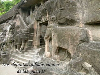 Dos elefantes tallados en una  de las  puertas 