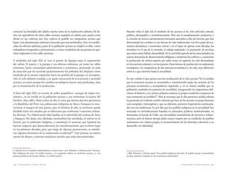 | 20 | Conociendo la Cultura Aymara Conociendo la Cultura Aymara | 21 |
conocían las bondades del caliche mucho antes de la explotación salitrera. De he-
cho, los agricultores de estos valles serranos raspaban el caliche para usarlo como
abono en sus cultivos; aún hoy, todavía es posible ver campesinos aymara que
bajan a las abandonadas salitreras a buscarlo para sus sembradíos. Una vez estable-
cidas las oficinas salitreras, parte de la población aymara se empleó en ellas -como
trabajadores temporales o permanentes, o como vendedores de sus productos agrí-
colas originados en los valles serranos.
A mediados del siglo XIX se crea el puerto de Iquique para la exportación
del salitre. El puerto y la pampa y sus oficinas salitreras, así como los valles
interiores, harán comunidad administrativa y económica, generando un polo
de atracción que irá vaciando paulatinamente los poblados del altiplano como
resultado de la notoria migración hacia los pueblos de la pampa. La incorpora-
ción al ciclo salitrero condujo a un ajuste estructural de la economía y sociedad
aymara, no tanto porque los cambios tecnológicos fueran muy profundos, sino
por la reorientación de la producción.
A fines del siglo XIX, un evento de orden geopolítico –aunque de origen eco-
nómico-, va ha incidir en la población aymara y sus territorios: la Guerra del
Pacífico (1879-1883). Hasta antes de ella, la zona que hemos descrito pertenecía
a la República del Perú. Las poblaciones indígenas de Arica y Tarapacá se man-
tuvieron al margen de esta guerra, pero al término de ella, su territorio quedó
dividido entre tres estados que se esforzaron por conformar 3 naciones cultura-
les diversas.“La chilenización dejó huellas en la identidad del aymara de Arica
y Tarapacá. Sin duda, esta ideología nacionalista fue asimilada, al menos en lo
formal, por la población indígena, y constituyó el sustento que legitimó las
fuerzas exógenas que desencadenaron las transformaciones que tuvieron lugar
en las primeras décadas, pero que luego de algunas generaciones, se asimila-
ron algunos elementos de la cosmovisión occidental”6
. Este proceso no estuvo
exento de abusos y enormes prejuicios racistas que están documentados.
Durante todo el siglo XX el territorio de los aymara se ha visto afectado cultural,
política, demográfica y económicamente. Pero son la transformación productiva y
la creación de nuevos asentamientos humanos asociados a ella, los factores que han
determinado los cambios en sus formas de vida tradicionales. Los hizo pasar de eco-
nomías domésticas a economías mixtas y en el lapso de apenas unas décadas, los
introduce en el uso de la moneda, el trabajo asalariado y la prestación de servicios
quenuncaanteshabíandesarrollado.Enlaactividadagrícoladelascomunidades,las
nuevasdemandasdeabastecimientoobligaronareorientarloscultivosyaaumentan
la producción de ciertas especies por sobre otras, en especial, las más demandadas
en los enclaves mineros y en los puertos. Estas formas de producción no tradicional,
condujeron a la competencia de dos sistemas económicos y de vida, muy diferentes
entre si y que conviven hasta la actualidad.
Es este cambio el que genera una des-ruralización de la vida aymara:“En la medida
que la economía aymara se acomodaba y transformaba según los avatares de los
procesos económicos y sociopolíticos regionales y, en la misma medida que su
población cambiaba los patrones de movilidad, inaugurando las migraciones defi-
nitivas al desierto y los centros urbanos costeros, la propia condición campesina de
esas economías se modificó”7
. Hoy se reconoce que la alta presencia andina urbana
ha generado un evidente cambio cultural que hace de los aymara un grupo humano
más complejo y heterogéneo y que no obstante, presenta importantes continuida-
des con sus tradiciones. Es por ello que los pueblos indígenas en la actualidad han
avanzado en reivindicaciones basadas en principios jurídicos multiculturales. Le
demandan al Estado de Chile, sus necesidades insatisfechas de servicios e infraes-
tructura, pero al mismo tiempo piden mayor respeto por su condición de pueblos
autónomos con cultura propia, el reconocimiento de los derechos colectivos y un
desarrollo con identidad.
7. Ídem. Volumen I, Primera parte: “Los pueblos indígenas del norte. El pueblo aymara. Comunidades
aymara, minería y reajustes en las economías tradicionales”.
6. Informe de la Comisión verdad histórica y nuevo trato. 2003. Volumen I, Primera parte: “Los pue-
blos indígenas del norte. El pueblo aymara. 5. La ocupación chilena en territorios aymara. 5.1. Las
primeras políticas del Estado chileno y la chilenización”.
 