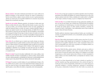 Conociendo la Cultura Aymara | 39 || 38 | Conociendo la Cultura Aymara
Picante de llama: Este plato tradicional proveniente de la zona andina de la
Región de Tarapacá, es muy parecido al picante de conejo. Su preparación a
base de carne de llama o alpaca y locoto, servido con arroz o quinua graneada y
además con chuño puti. En los pueblos altiplánicos la consumen muy picante
después de un transnoche muy largo.
Tamales de maíz pelado: Alimento parecido a las humitas. Se debe tener maíz
blanco con lejía (ceniza de cactus). Debe estar bien lavado y se pone a secar. Una
vez seco se muele y con esa harina resultante se hace una masa, agregándole el
caldo del charqui de llama ya cocido, sal a gusto y manteca derretida. Aparte se
prepara una especie de pino con este charqui picado, ají molido frito en aceite.
Para envolver la masa hay que tener hojas de caña de junquillos ya sancochados
sin el amargo de la hoja. En esta hoja se coloca la masa con el pino en el centro.
Se envuelve con las hojas de caña y se amarra con junquillos en lugar de pitas. Se
pone a cocer igual que las humitas. Es un plato típico del norte de Chile que se
come para el desayuno.
Papa chuño: Es un alimento que se conserva por mucho tiempo sin alterarse,
con la excepción de que su poder nutritivo es menor al de la papa fresca. La papa
chuño se elabora durante el invierno dejándolas sobre las pajas de los techos de
las casas para que en la madrugada reciba la helada. Al día siguiente las papas
congeladas se depositan en un estanque con agua para que otra vez reciba la
helada. Después se extrae todo el líquido con la mano o pisándola con los pies,
y se exponen al sol.
Picante de conejo: Es uno de los platos tradicionales de las zonas andinas, como
también el picante de Llama. Su preparación es a base de conejo y locoto, servido
con arroz o quinua graneada, y acompañado de chuño puti. La particularidad de este
conejo es que es muy picante. Dicen que mientras más picante mejor queda.
El Charqui: En aymara se escribe charkji, es la carne deshidratada de alpaca o lla-
ma, cubierta de sal y puesta a secar al sol, usada desde tiempos antiguos para con-
servar las carnes las carnes en las regiones andinas, se usa como ingrediente prin-
cipal de guisos o como relleno de tamales y empanadas, entre otros preparados.
Té con té: Es un trago que se prepara en ocasiones especiales como en las fiestas
patronales de los pueblos del altiplano. Se consume solamente por un día en las
vísperas (primera noche de la fiesta), alrededor de la media noche. La finalidad
de este trago es calentar el cuerpo, ya que en el altiplano hace bastante frío.
Chicha de Maíz: Es una bebida fermentada de baja graduación alcohólica, de
dos a no más de siete grados, que se obtiene por la fermentación de almidones
que se transforman en alcohol gracias a la acción de levaduras. Es una fuente
de energía que puede aportar a la dieta calorías, minerales y vitaminas. Su
consumo se asocia a festividades y ritos tradicionales como el día de todos los
santos y fiestas de Santos Patronos.
También podemos mencionar algunos productos locales, que se producen de
acuerdo a la geografía del territorio en las comunidades aymara precordillera-
nas y altiplánicas.
Papa Oca: Papa andina denominada en pueblo aymara como kawi. Es un sus-
tituto de la papa, mérito logrado por su resistencia a las plagas, por lo tanto
apreciada por los pueblos originarios. De un sabor suavemente ácido por lo
cual es recomendable lavar varias veces. Se produce en el altiplano andino y su
época de cosecha es entre mayo y julio.
Papa Lisa: Símil del ulluco, planta rastrera (silvestre), pero para su cultivo se
seleccionaron plantas trepaderas, estas crecen a los pies de todos los andes,
por lo tanto en la puna de nuestro norte chileno. En el altiplano con las bajas
temperaturas, su color exterior matiza entre el blanco y el color anaranjado, la
pulpa es blanca con tonos amarillos limón. La temporada de cosecha es entre
mayo y junio.
Caigua: Es un fruto domesticado en los Andes (achocha en quechua), es
una flor trepadora que llega aproximadamente a los 5 metros de largo. Co-
nocida por tener muchas propiedades medicinales en la cuales destacan la
capacidad analgésica y excelente adelgazante, regulando el metabolismo
de las grasas y reduciendo el colesterol. Es de color verde en su exterior, de
 