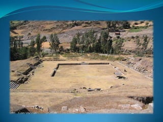 Arquitectura del Templo AntiguoSe ha reconocido el volumen principal -en forma de U y con la imagen de un gran ídolo tallado en piedra que  conocemos como Lanzón en su interior- y un atrio con cornisas y cabezas talladas en piedra en cuyo centro hay una plaza circular hundida a la que erróneamente algunas personas llaman "anfiteatro". 