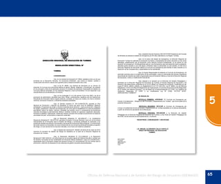 65
5
Oficina de Defensa Nacional y de Gestión del Riesgo de Desastres ODENAGED
DIRECCIÓN REGIONAL DE EDUCACIÓN DE TUMBES
RESOLUCIÓN DIRECTORAL Nº
TUMBES,
CONSIDERANDO :
Que, la Ley General de Educación Nº 28044, establece entre uno de sus
principios de la Educación Peruana, “la Conciencia Ambiental”, que motiva el respeto, cuidado y
conservación del entorno natural como garantía para el desenvolvimiento de la vida;
Que, la ley N° 28044, Ley General de Educación en su artículo 33
prescribe “El Currículo de la Educación Básica es abierto, flexible, integrador y diversificado. Se sustenta
en los principios y fines de la educación peruana. El ministerio de educación responsable de diseñar los
currículos básicos nacionales. En las instancias Regional y local se diversifican a fin de responder a las
características de los estudiantes y el entorno;
Que, en los numerales 6.1.6.2 del artículo 6 de la ley 30021, ley de la
promoción de alimentación saludable para niños. Niñas y adolescentes, establece que las Instituciones
Educativas de Educación básica regular públicas y privadas, en todos sus niveles y en todo el territorio
nacional, promueven Quioscos y comedores escolares saludables;
Que, el Decreto supremo N° 001-A-2004-DE-SG, aprueba el Plan
Nacional de Prevención y Atención de Desastres, el mismo que tiene como fin establecer Objetivos
estrategias y Programas que dirijan y orienten el planteamiento sectorial (..) para la prevención, mitigación
de riesgos, preparación y atención de emergencias, así como para la rehabilitación en casos de desastres
permitiendo reducir los daños, victimas y perdidas que podrían ocurrir a consecuencia de fenómenos
naturales tecnológicos potencialmente dañinos, mediante medidas de ingeniería, legislación adecuada,
formación ciudadana, organización. Desarrollo cultural e inclusión del concepto de prevención en todas las
actividades del país, comprendido el desarrollo sostenible;
Que la Resolución Ministerial N° 440-2008-ED y su modificatoria
Resolución Ministerial N° 199-2015-ED, aprueban el Diseño Curricular Nacional, como uno de los temas
transversales de la Educación para la Gestión del Riesgo y conciencia ambiental en respuesta a los
problemas actuales que afectan a la sociedad y demanda de la educación Básica Regular “La comprensión
del medio natural y su diversidad, así como el desarrollo de una conciencia ambiental orientada a la gestión
del riesgo y el uso racional de los recursos naturales, en el marco de moderna ciudadanía”.
Que, la Resolución Directoral N° 000205, de fecha 20 de marzo de 2015
reconoce la Comisión de Gestión del Riesgo de Desastres en la sede de la Dirección Regional de
Educación de Tumbes;
Que, la Resolución Ministerial N° 0712-2006-ED y la Resolución
Ministerial N° 0667-2005-ED, de conformidad con la normativa vigente del Sistema Educativo, señalan que
los diseños curriculares de las modalidades de Educación Básica establecen Logros de competencias y
capacidades para la formación integral del persona humana, en concordancias con las normas para la
prevención y atención de desastres en las instancias de gestión educativa descentralizadas;
Que, mediante Decreto Supremo 024-2015-PCM Presidencia del Concejo
de Ministros se declara el estado de emergencia por 60 días calendarios a la Región Tumbes;
Que, en el marco del estado de emergencia, la Dirección Regional de
Educación Tumbes ha realizado la evaluación de daños y necesidades del sector educativo en las zonas
afectadas, estableciendo que la educación como derecho humano fundamental, no se pierda en una
situación de emergencia. Constituyéndose esta en una herramienta clave del desarrollo para la población
afectada pueda acceder a una vida digna y enfrentar mejor la adversidad; en ese sentido, el COE de la
Dirección Regional de Educación elaboró el currículo de emergencia para facilitar la labor docente en el
desarrollo de las competencias y capacidades de los estudiantes;
Que, el Equipo Responsable de elaborar el Currículo de Emergencia, ha
permitido acciones para el cumplimiento de las actividades y para la continuidad del proceso enseñanza
aprendizaje las mismas que están programadas para la Educación Básica a nivel de la Dirección Regional
de Educación, UGELs e Instituciones Educativas;
Que, estando a lo opinado por la Dirección de Gestión Pedagógica y
aprobado por la Dirección Regional de Educación de Tumbes el Director Regional de Educación y de
acuerdo a las atribuciones conferidas en la Ley Nº 28044 Ley General de Educación, modificada por las
Leyes Nº 28123, 28032 y 28329 y su Reglamento D.S.Nº 011-2012-ED, Ley Nº 29944, Ley de Reforma
Magisterial, D.S.Nº 015-2002-ED Reglamento de Organización y Funciones de las Direcciones Regionales
de la Gestión del Sistema Educativo, Ley de Bases de la Descentralización Nº 27783, Ley Orgánica de
Gobiernos Regionales Nº 27867 y su modificatoria Ley Nº 27902, R.E.R.Nº 00187-
2005/GOB.REG.TUMBES-P.
SE RESUELVE:
ARTICULO PRIMERO: APROBAR, “El Currículo de Emergencia por
Lluvias e Inundaciones – Dengue en las Provincias y Departamento de Tumbes”, que forma parte de la
presente Resolución.
ARTICULO SEGUNDO: APLICAR el Currículo de Emergencia por
Lluvias e Inundaciones de las provincias y Departamento de Tumbes aprobado en el artículo precedente,
a partir de la fecha de aprobación de la Resolución.
ARTÍCULO TERCERO: ENCARGAR a la Dirección de Gestión
Pedagógica de la Dirección Regional de Educación de Tumbes y a las Áreas de Gestión Pedagógica de
las UGEL de las acciones de acompañamiento y monitoreo.
REGISTRESE, COMUNIQUESE Y ARCHIVASE
LIC. MIGUEL ALCIBIADES CALLE CASTILLO
DIRECTOR REGIONAL DE EDUCACION
TUMBES
MACC/DRET
TFG/DGP
MBHH/ED.SEC.
MEBC/EEP
inmp.
 