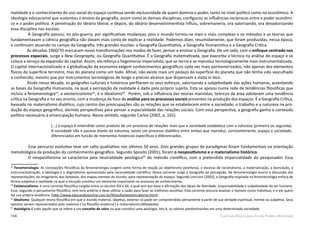 154 Currículo Básico para Escola Pública Municipal
realidade e o conhecimento do uso social do espaço continua sendo exclusividade de quem domina o poder, tanto no nível político como no econômico. A
ideologia educacional que sustentou o ensino da geografia, assim como as demais disciplinas, configurou as influências recíprocas entre o poder econômi-
co e o poder político. A penetração do ideário liberal, e depois, do ideário desenvolvimentista influiu, sobremaneira, ora valorizando, ora desvalorizando
essa disciplina nas escolas.
	A Geografia passou, no pós-guerra, por significativas mudanças, pois o mundo tornou-se mais e mais complexo e os métodos e as teorias que
fundamentavam a ciência geográfica não davam mais conta de explicar a realidade. Podemos dizer, resumidamente, que foram produzidas, nessa época,
e continuam atuando no campo da Geografia, três grandes escolas: a Geografia Quantitativa, a Geografia Humanística e a Geografia Crítica.
As décadas 1960/70 marcaram novas transformações nos modos de fazer, pensar e ensinar a Geografia. De um lado, com o enfoque centrado nos
processos espaciais, surge a New Geography, ou Geografia Quantitativa. É a Geografia matematizada, que exacerba a técnica na análise do espaço e se
coloca a serviço da expansão do capital. Assim, ela reforça a hegemonia imperialista, que se recria e se reproduz tecnologicamente mais instrumentalizada.
O capital internacionalizado e a globalização da economia exigem conhecimentos geográficos cada vez mais pormenorizados, não apenas dos elementos
físicos da superfície terrestre, mas do planeta como um todo. Afinal, não existe mais um pedaço da superfície do planeta que não tenha sido vasculhado
e conhecido, mesmo que por instrumentos tecnológicos de longo e preciso alcance que dispensam a visita in loco.
Ainda nessa década, os geógrafos culturais e históricos perfilaram os seus esforços, valorizando a subjetividade das ações humanas, assentando
as bases da Geografia Humanista, na qual a percepção da realidade é dada pelo próprio sujeito. Esta se apoiou numa rede de tendências filosóficas que
incluiu a fenomenologia42
, o existencialismo43
, e o idealismo44
. Porém, sob a influência das teorias marxistas, teóricos da área adotaram uma tendência
crítica na Geografia e no seu ensino, com a mudança de foco de análise para os processos sociais presentes na produção dos espaços. É a Geografia Crítica,
baseada no materialismo dialético, cujo centro das preocupações são as relações que se estabelecem entre a sociedade, o trabalho e a natureza na pro-
dução do espaço geográfico, abrindo perspectivas para pensar a espacialidade das relações sociais. Com essa perspectiva, a geografia ganha o conteúdo
político necessário à emancipação humana. Nesse sentido, segundo Carlos (2002, p. 165).
[...] o espaço é entendido como produto de um processo de relações reais que a sociedade estabelece com a natureza (primeira ou segunda).
A sociedade não é passiva diante da natureza; existe um processo dialético entre ambas que reproduz, constantemente, espaço e sociedade,
diferenciados em função de momentos históricos específicos e diferenciados.
Esse percurso evolutivo teve um salto qualitativo nos últimos 50 anos. Dois grandes grupos de paradigmas foram fundamentais na orientação
metodológica da produção do conhecimento geográfico. Segundo Sposito (2001), foram o neopositivismo e o materialismo histórico.
	O neopositivismo se caracteriza pela neutralidade axiológica45
do método científico, com a pretendida imparcialidade do pesquisador. Essa
42
Fenomenologia: As concepções filosóficas da fenomenologia surgem como forma de reação ao objetivismo positivista, o excesso de racionalismo, a materialização, a teorização, a
instrumentalização, a ideologia e o dogmatismo apresentado pela racionalidade científica. Dessa corrente surge a Geografia da percepção. Na fenomenologia ocorre a discussão das
representações, do imaginário, das fantasias, dos mapas mentais do mundo, para representação do espaço. Segundo Lencioni (2003), a Geografia inspirada na fenomenologia enfoca de
forma subjetiva a realidade na qual a intuição constitui um elemento importante no processo de conhecimento.
43
Existencialismo: é uma corrente filosófica surgida entre os séculos XIX e XX, a qual tem por base a afirmação dos ideais de liberdade, responsabilidade e subjetividade do ser humano.
Esse, segundo o pensamento filosófico, tem livre arbítrio e deve utilizar a razão para fazer as melhores escolhas. Esta corrente procura analisar o homem como indivíduo, e é ele quem
faz sua própria existência. (http://www.educandosonline.com.br/filosofia/existencialismo.html).
44
Idealismo: Qualquer teoria filosófica em que o mundo material, objetivo, exterior só pode ser compreendido plenamente a partir de sua verdade espiritual, mental ou subjetiva. Seus
opostos seriam representados pelo realismo (‘na filosofia moderna’) e materialismo;(Wikipedia)
45
Axiológico é tudo aquilo que se refere a um conceito de valor ou que constitui uma axiologia, isto é, os valores predominantes em uma determinada sociedade.
 