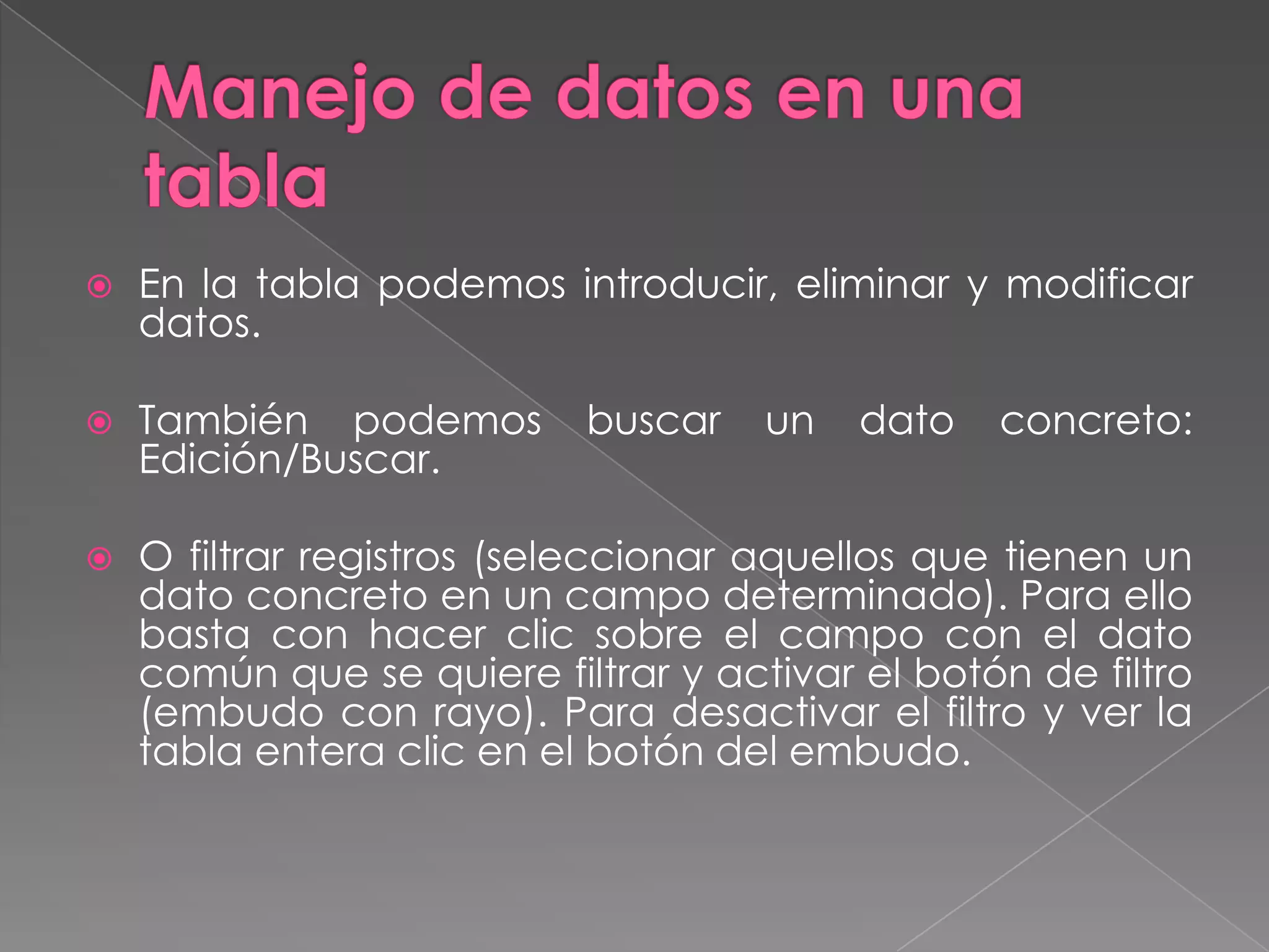 La presentación de Diseño de Tablas tiene dos paneles. 	El panel superior tiene 3 columnas que corresponden a nombre del campo, tipo de datos y descripción de cada  campo.  	El  panel inferior permite establecer las propiedades para el campo seleccionado en el panel superior. 	Hay que definir al menos un campo para poder cambiar el foco entre los paneles. 	Utilizar F6 para cambiar entre el panel de definición de campo y el panel con las propiedades de campo. En el Panel de propiedades,  cuando se pulsa TABULADOR,  irá pasando por los diferentes renglones y anunciará la etiqueta y el valor. Defina cada uno de los campos de la tabla.  Primero se debe ingresar el nombre del campo.	Tabulador para pasar a Tipo de Datos.  Dirá Texto.  Presionando  la letra M selecciona Memo,  la letra N numérico,  la letra A autonumérico,  etcétera.  	Si no ingresamos la letra apropiada,  se despliega una lista  que podemos recorrer con flechita abajo. Para realizar la selección dar Enter. 	Si se quiere desplegar la lista directamente presionar   Alt + flecha abajo o presionar F4  y para seleccionar el tipo de datos, dar enter. Tabulador para pasar a Descripción.  No es necesario ingresar la descripción.	Para definir propiedades del tipo de datos diferentes a las que ya trae por defecto,  presionar F6 para pasar al panel inferior.  