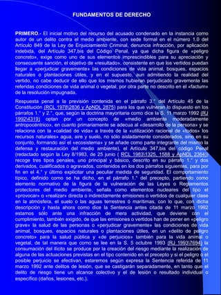 	La captura de un ejemplar en una especie cuya caza está autorizada previa licencia o permiso especial, careciendo del mismo o fuera de los limites geográficos, temporales o cuantitativos administrativamente establecidos, constituye una infracción administrativa, pero no se integra en el artículo 335 del Código Penal, pues éste concreta su prohibición a la caza o pesca de especies no expresamente autorizadas, y no puede extenderse a Otros supuestos distintos no comprendidos expresamente en el mismo, (Art. 4.1º Código Penal de 1995). Declarándose probado en la Sentencia impugnada que en el caso actua1 la caza de la especie capturada por el acusado si está autorizada, requiriendo únicamente disponer del oportuno permiso, con el que contaba el acusado para la Comunidad de Murcia y otros colegas suyos para la Comunidad Andaluza, la conducta enjuiciada no es subsumible en el tipo delictivo objeto de acusación. Examinadas las actuaciones consta, en efecto, que el acusado disponía de autorización especial para la captura en vivo de aves fringilidas para canto, otorgada conforme al Art.. 75 de la Ley 7/ 1995, de 21 de abril (RCL 1995M657 y LRM 1995M25), por la Consejería de Medio Ambiente de la Comunidad de Murcia; autorización en la que figuran expresamente como «especies autorizadas», el jilguero y el pardillo, con un máximo de capturas por cazador y día de seis  ejemplares, entre las dos especies autorizadas (folio 29 de las diligencias). Asimismo se aportó en el acto del juicio oral, y fue admitida expresamente como prueba documental, tarjeta de autorización otorgada a otro colega del recurrente, también dedicado a la cría de aves canoras, por la Junta de Andalucía para el año 1997, que autoriza la captura de aves fringilidas, y en la que figuran especialmente como «especies autorizadas», el jilguero y el pardillo, con un cupo máximo de captura de cinco ejemplares diarios (folio 19 del rollo de Sala). Se trata en consecuencia de especies cuya caza está autorizada, si bien sometida a un régimen especial de permisos y limitaciones, por lo que no concurren el elemento esencial definidor del tipo.