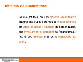 Títol de la presentació per projecció amb canó La qualitat total és una  filosofia organitzativa  integral que busca i promou la  millora contínua  en  totes les àrees i funcions  de l’organització, que  involucra tot el personal  de l’organització i fixa el seu  objectiu  final en la  satisfacció del client . Definició de qualitat total 