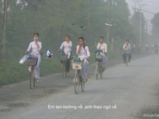 Em tan trường về ,anh theo ngỏ về
 