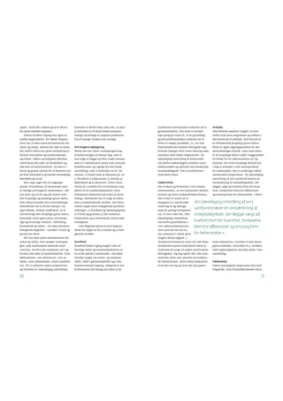 10 11
›grøn‹, fordi det i højere grad er åbent
for disse bredere aspekter.
Denne bredere tilgang har også en
anden begrundelse, for vækst-impera-
tivet har jo ikke alene konsekvenser for
natur og miljø, selvom det især er disse,
der indtil videre har givet anledning til
kritisk overvejelse og samfundsmæs-
sig debat. Vækst-paradigmet påvirker
tværtimod alle sider af tilværelsen og
alle dele af samfundslivet, for det er i
bund og grund udtryk for et bestemt syn
på hvem mennesket er og hvad den menneskelige
bestræbelse går ud på.
Kort sagt tager det sit udgangs-
punkt i forståelsen af mennesket som
et særligt privilegeret ›åndsvæsen‹, der
har skilt sig ud fra og står hævet over
den kropsligt og sanseligt givne natur.
Som sådan handler den menneskelige
bestræbelse om at forme verden i sit
eget billede, hvilket indebærer, at vi
må betvinge den kropsligt givne natur,
herunder vores egen natur som krops-
lige og sanselige væsener. Udvikling,
fremskridt og vækst – tre nøje sammen-
hængende begreber – handler i bund og
grund om dette.
Det har ikke alene konsekvenser for
natur og miljø, men præger tankegan-
gen i alle samfundets bærende insti-
tutioner, hvorfra det strømmer ud i og
former alle sider af samfundslivet: Vore
fællesskaber, vort demokrati, vort ar-
bejde, vore uddannelser, vores sundhed
osv. Vil vi udfordre vækst-imperativet
og fremme en ›bæredygtig omstilling‹
kommer vi derfor ikke uden om, at skul-
le forholde os til disse brede sammen-
hænge og forsøge at angribe problemet
fra så mange vinkler som muligt.
Om bogens opbygning
Netop det har været tankegangen bag
struktureringen af denne bog, som vi
har valgt at bygge op efter nogle temaer,
som vi i redaktionen anser som centrale
konﬂiktzoner og vigtige for den brede
omstilling, som vi bekender os til. De
temaer, vi endte med at fokusere på, er:
1) Sundhed 2) uddannelse 3) arbejde 4)
fællesskab og 5) økonomi. Hvert tema
består af 3 artikler fra tre forfattere sup-
pleret af en rundbordssamtale, hvor
forfatterne diskuterer på tværs af deres
bidrag. Derudover har vi valgt at inklu-
dere 4 enkeltstående artikler, der tema-
tiserer nogle mere tværgående problem-
stillinger: 1) Sundhed og bæredygtighed
2) Frihed og grænser 3) Det moderne
tidstyranni og 4) Demokrati contra nød-
vendighed.
I det følgende gives en kort begrun-
delse for valget af de 5 temaer og 4 tvær-
gående artikler:
Sundhed
Sundhed fylder rigtig meget i den of-
fentlige debat og sundhedssektoren er
en af de største i samfundet. Området
minder meget om natur- og miljøom-
rådet, både i genstandsfeltet og i den
fremherskende tilgang. Alligevel er der
forbavsende lidt dialog på tværs af de
etablerede institutioner indenfor de to
genstandsfelter. Der tales to forskel-
lige sprog på trods af, at de grundlæg-
gende problematikker indenfor de to
felter er meget parallelle, ja, vor tids
fremherskende livsstils-betingede syg-
domme hænger efter vores mening nøje
sammen med vækst-imperativet. En
bæredygtig omstilling af samfundet
må derfor nødvendigvis omfatte sund-
hedsområdet og udfordre det herskende
sundhedsbegreb. Det er ambitionen
med dette tema.
Uddannelse
Det er først og fremmest i vort uddan-
nelsessystem, at vore kulturelle værdier
dannes og vores verdensbillede formes.
Det er her vi rustes til at
engagere os i samfundet
omkring os og bidrage
med de særlige kompeten-
cer, vi hver især har. Den
bæredygtige omstilling
må derfor grundfæstes i
vort uddannelsessystem,
men som det ser ud nu,
har systemet i udtalt grad
svigtet denne opgave. I
›konkurrencestatens‹ navn har det frem-
herskende mantra tværtimod været at
forberede de unge til vækst-samfundets
betingelser. Og dog spirer det i det små –
indenfor såvel som udenfor de etablere-
de institutioner. Dette tema diskuterer,
hvad der rør sig og hvad der kan gøres.
Arbejde
Alle levende væsener indgår i et stof-
skifte med sine omgivelser og udfører i
den forstand et arbejde, hvis formål er
at tilfredsstille kropsligt givne behov.
Dette er også udgangspunktet for det
menneskelige arbejde, men med tiden
er de kropslige behov trådt i baggrunden
til fordel for en akkumulation af rig-
domme, der intet kropsligt formål har.
I dag er arbejdet i vidt omfang blevet
en trædemølle, der er underlagt vækst-
samfundets imperativer. En bæredygtig
omstilling af vort samfund kræver en
omtænkning af arbejdsbegrebet, der
lægger vægt på kvalitet frem for kvan-
titet, fordybelse frem for effektivitet
og omsorg frem for beherskelse. I dette
tema diskuteres, hvordan vi kan økolo-
gisere arbejdet, herunder bl.a. hvilken
rolle fagbevægelsen kan/bør spille i den
omstilling.
Fællesskab
Vækst-paradigmet begrundes ofte med
frigørelse. Den fremadskridende tekno-
»En bæredygtig omstilling af vort
samfund kræver en omtænkning af
arbejdsbegrebet, der lægger vægt på
kvalitet frem for kvantitet, fordybelse
frem for effektivitet og omsorg frem
for beherskelse.«
 