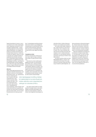 12 13
logiske beherskelse af naturen, som er
en integreret del af vækst-tænkningen,
sætter angiveligt mennesket fri af de
naturgivne begrænsninger. I samme
ombæring frigør den os fra de forplig-
tigende fællesskaber, der tidligere var
bundet til et bestemt sted og de hertil
knyttede lokale ressourcer. I stedet har
vi hyldet det ›frigjorte‹ individ, der dog
er spundet ind i et globalt netværk af
magtfulde kommercielle interesser.
En re-vitalisering af lokalt forankrede
fællesskaber er en afgørende del af den
bæredygtige omstilling – og heldigvis er
mange græsrødder allerede engageret
heri. I dette tema tages pulsen på fælles-
skaberne i dagens Danmark med afsæt i
tre udvalgte konkrete eksempler.
Økonomi
Vækst-tænkningen gennemsyrer som
sagt alle de bærende institutioner i vort
samfund, men det er i det herskende
økonomiske system, dvs. kapitalismen,
at denne tænkning kom-
mer til udtryk i den mest
rendyrkede form. Kapi-
talisme er ganske enkelt
svanger med vækst, hvor-
for et kapitalistisk sam-
fund uden vækst betyder
krise, arbejdsløshed og
social udstødning. Derfor handler main-
stream økonomisk teori og politik om,
hvordan man bedst skaber forudsætnin-
gerne for fortsat vækst, stort set uanset
konsekvenserne for miljø og menne-
sker. En bæredygtig omstilling kommer
derfor ikke udenom en grundlæggende
omtænkning af vort økonomiske system
og den hermed forbundne tænkning. I
dette tema gives tre forskellige bud på,
hvordan denne svære opgave kan gribes
an.
Tværgående artikler
Udover de ovennævnte 5 temaer har vi
som nævnt valgt at bringe 4 enkeltstå-
ende artikler, der går på tværs af tema-
erne.
Den første har titlen Sundhed og bære-
dygtighed og handler om sammenhæn-
gen mellem natur, miljø og sundhed.
Artiklen kritiserer den fremherskende
(teknologiske) tilgang til sundhed, hvor
det snarere drejer sig om behandling af
sygdom frem for fremme af sundhed.
Der argumenteres for et helhedssyn på
sundhed, der ser mennesket som en del
af komplekse levende systemer, herun-
der ikke mindst naturgrundlaget.
Den næste artikel handler om Frihed
og grænser. Her peges der på, at den bære-
dygtige omstilling nødvendigvis inde-
bærer en accept af grænser, hvilket ud-
fordrer vores indgroede forestillinger om
individets frihed. Artiklen diskuterer,
hvordan vi kan håndtere den konﬂikt.
Den tredje artikel hedder »Beregner ny
rute«, hvilket henviser til vores fortrav-
lede hverdag, hvor vi aldrig kan være
til stede i nuet, fordi vi konstant skal
være på farten og derfor hele tiden skal
›beregne ny rute‹. Artiklen diskuterer
tidstyveriet i vor tids hektiske samfund
og kommer med bud på, hvordan vi kan
sætte hælene i.
Den fjerde og sidste artikel har titlen
Nødvendighedens diktatur. Her gås i rette
med de senere års tendens til at argu-
mentere for politiske tiltag med henvis-
ning til objektive nødvendigheder, der
først og fremmest er økonomisk begrun-
det. Hermed sættes den demokratiske
debat reelt ud af funktion, hvorfor der
snarere er tale om en form for diktatur.
Artiklen diskuterer, hvordan vi får gen-
skabt en reelt demokratisk værdidebat.
Med disse indledende overvejelser og
introduktion til bogens temaer håber
vi, at du kære læser, har lyst til at lade
dig inspirere af de følgende sider. Fra
redaktionen vil vi gerne takke alle bi-
dragyderne til denne bog, forfatterne,
Kristine Holten-Andersen der har stået
for illustrationerne og forlaget Hoved-
land, der nok engang har lagt navn til
en kontroversiel publikation.
»Den bæredygtige omstilling indebæ-
rer nødvendigvis en accept af grænser,
hvilket udfordrer vores indgroede fore-
stillinger om individets frihed.«
 