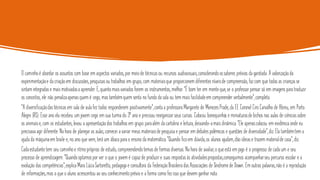 O caminhoé abordar os assuntos com base em aspectos variados, por meiode técnicasou recursos audiovisuais,considerandoossaberes prévios da garotada. A valorizaçãoda
experimentaçãoe da criaçãoem discussões, pesquisasou trabalhos em grupo, com materiaisque proporcionem diferentesníveisde compreensão, fazcom que todasas criançasse
sintamintegradase maismotivadasa aprender. E, quantomaisvariadosforem os instrumentos, melhor. "É bom ter em menteque, se o professor pensar só em imagenspara traduzir
os conceitos, ele não penalizaapenasquem é cego, mastambémquem senta no fundo da sala ou tem maisfacilidadeem compreender verbalmente",completa.
"A diversificaçãodastécnicasem sala de aula fez todos responderem positivamente",conta a professora Margarete de MenezesPrade, da EE Coronel Ciro Carvalho de Abreu, em Porto
Alegre (RS). Esse ano ela recebeu um jovem cego em sua turma do 3º ano e precisou reorganizar seus cursos. Colocou bonequinhos e miniaturasdebichos nas aulas de ciênciassobre
os animaise, com os estudantes, levou a apresentaçãodos trabalhosem grupo paraalém da cartolina e leitura, deixando-amaisdinâmica."Ele apenascolocou em evidência onde eu
precisava agir diferente.Na hora de planejar as aulas, comecei a variar meus materiaisdepesquisa e pensar em debatespolêmicos e questões de diversidade",diz.Ela tambémtem a
ajuda da máquinaem braile e, no ano que vem, terá um ábacopara o ensino da matemática."Quando ficoem dúvida,os alunos ajudam,dão ideiase trazem materialde casa", diz.
Cadaestudantetem seu caminhoe ritmopróprios de estudo, compreendendotemasde formasdiversas.Na hora de avaliar, o queestá em jogo é o progresso de cada um e seu
processo de aprendizagem."Quandooptamospor ver o que o jovem é capazde produzire suas respostasàs atividadespropostas,conseguimos acompanharseu percurso escolar e a
evolução das competências",explicaMara LúciaSartoretto, pedagoga e consultora da FederaçãoBrasileira dasAssociações de Síndromede Down. Em outras palavras,não é a reprodução
de informações,mas o que o aluno acrescentou ao seu conhecimentoprévio e a forma como fezisso que devem ganhar nota.
 