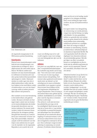 16
de organisatie meegenomen in de
HR-business partner benadering.
Conclusies
Hoewel onze maatwerkaanpak veelal
leidt tot win-winoplossingen voor
medewerker en werkgever, zijn er
altijd mensen die ontevreden zijn en
blijven. We blijven zoeken naar
manieren om onze maatwerkaanpak
te verbeteren en daarmee ook voor
deze groep medewerkers passende(r)
oplossingen te vinden. Daarnaast
moeten we onder ogen zien dat er
altijd medewerkers zullen zijn die
hun hakken in het zand blijven zetten
of medewerkers voor wie ons traject
vanwege ziekte of andere persoon-
lijke redenen niet passend is.
Het voordeel van de onze benadering
is dat medewerkers zich gekend
voelen. Zij staan in de lead van hun
eigen traject, samen met ons komen
ze tot maatwerkafspraken die leiden
tot gezonde doorstroom naar een
nieuwe toekomst. De meeste mede-
werkers vinden de intensieve bena-
dering door de arrangeurs prettig.
Het geeft hen structuur en continuï-
teit in een vertrouwde ‘in house’-set-
ting. Deze persoonlijke, intensieve
aanpak werkt bevorderend voor het
traject, naar anderen toe en is goed
voor de reputatie van de organisatie.
Reputatie is een waarde die in de
waan van alledag maar al te vaak
wordt vergeten, maar voor werkge-
vers zeer belangrijk kan zijn voor de
toekomst.
Advies
Een punt van zorg blijft dat, naar ons
idee, overplaatsbaarheidstermijnen
bij overheden nog steeds veel te lang
zijn. “Van werk naar werk”-periodes
van twee jaar of soms nog langer
maken mensen niet gelukkig. Veel
mensen raken gedemotiveerd, komen
steeds meer op afstand van het
arbeidsproces te staan en belanden
uiteindelijk in een negatieve spiraal.
Door de jaren heen hebben wij bij
veel organisaties afslanktrajecten
mogen (bege)leiden. Onze ervaring is
dat medewerkers meer gebaat zijn bij
snelheid, duidelijkheid en een helder
plan vanaf de dag dat ze vernemen
dat hun werkt stopt.
Ons advies is: werk met een twee-
keuzebeleid bij aanvang van de
boventalligheid. Biedt mensen op de
dag dat ze horen dat ze ‘weg moeten’
een duidelijk en passend keuzepalet
aan oplossingen aan, bijvoorbeeld
bestaande uit een maatwerk-afkoop-
regeling of contractovername. Laat ze
een keuze maken binnen twee maan-
den en begeleid ze intensief in dit tra-
ject. Deze werkwijze vraagt om dere-
gulering en aanpassing van sociale
plannen. Overheden sluiten hiermee
meer aan bij wat in de huidige markt
gangbaar is en scheppen duidelijk-
heid, zowel richting de eigen mede-
werkers, als naar de buitenwereld en
burgers.
Is er geen ruimte voor deregulering
en vernieuwing van sociale plannen,
vergeet dan niet het belang van tijdig
ontwikkelen. In onze gesprekken
hebben we gemerkt dat veel werkne-
mers een grote afstand tot de arbeids-
markt hebben door achterstallig
onderhoud op kennis en vaardighe-
den. Door als werkgever tijdig te
investeren in ontwikkeling, houdt je
je medewerkers ‘arbeidsmarktproof’
en daarmee je organisatie flexibel. Bij
veel organisaties heeft dit echter de
afgelopen twee decennia onderaan
de prioriteitenlijst gestaan. Met alle
gevolgen van dien; verouderde
kennis en vaardigheden en discon-
nectie met de arbeidsvraag buiten de
muren van de organisatie. Ontwik-
kel, ontwikkel, ontwikkel is dan ook
ons advies.
Afsluitend merken wij op dat boven-
talligheidsperiodes te vaak ‘gelar-
deerd’ worden met het doen van tij-
delijke klussen. Klussen die zelden
leiden tot iets duurzaams. Dergelijke
situaties waarin medewerkers
worden ‘rondgepompt’ van de ene
tijdelijke klus naar de andere, hebben
in onze aanpak niet geholpen, eerder
vertraagd. Wij zijn van mening dat
boventalligenpools geen “klusbedrij-
ven” moeten worden. Tenzij de hele
organisatie als een groot flexibel klus-
senbedrijf gaat werken.
Wilt u meer weten over onze aanpak of
vrijblijvend kennis maken? Wij gaan
graag het gesprek aan.
Patrick van Beukering,
patrick.van.beukering@gemail.com
Maartje Kessels
m.kessels@pblq.nl
Foto: Shutterstock.com
 