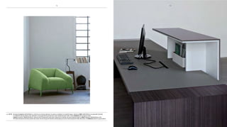 pag 75-79 Reception Loop In L400xh2140cm, struttura in essenza zebrano con piano e modesty in ecopelle fango. Libreria e-Wall L400xp60cm con pannelli di fondo
e carabottini laccati bianco uE, mensole e cassa pensili laccati brown e ante ribalta laccate cedro. panca Embrace 4p in tessuto verde.
Loop In reception W400xh2140cm, zebrano wood framework with mud-coloured eco leather top and modesty panel. e-Wall bookcase W400xD60cm with
Embrace bench in green fabric.
7574
 