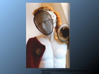 Reproducción de yeso de una escultura neoclásica
dalinizada
 