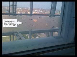 Residuo adesivo
dopo rimozione
nastro di fissaggio
 