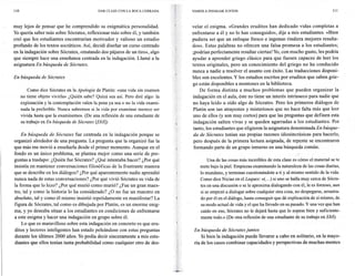 T"
110                                          DAR CLASE CON LA BOCA CERRADA
                                                                                :,}:            VAMOS A INDAGAR JUNTOS                                                     111




muy lejos de pensar que he comprendido su enigmática personalidad.                ",       .'   velar el enigma. «Grandes eruditos han dedicado vidas completas a
Yo quería saber más sobre Sócrates, reflexionar más sobre él, y también                         enfrentarse a él y no 10 han conseguido», dije a mis estudiantes. «Bien'
creí que los estudiantes encontrarían motivador y valioso un estudio                            pudiera ser que un enfoque fresco e ingenuo rindiera mejores resulta-
profundo de los textos socráticos. Así, decidí diseñar un curso centrado                        dos». Estas palabras no ofrecen una falsa promesa a los estudiantes;
en la indagación sobre Sócrates, «matando dos pájaros de un tiro», algo                         ¡podrían perfectamente resultar ciertas! Yo, con mucho gusto, les podría
que siempre hace una enseñanza centrada en la indagación. Llamé a la                            ayudar a aprender griego clásico para que fuesen capaces de leer los
asignatura En búsqueda de Sócrates.                                                             textos originales, pero un conocimiento del griego no ha conducido
                                                                                                nunca a nadie a resolver el asunto con éxito. Las traducciones disponi-
En búsqueda de Sócrates                                                                         bles son excelentes. Y los estudios escritos por eruditos que saben grie-
                                                                                                go están disponibles a montones en la biblioteca.
          Como dice Sócrates en la Apología de Platón: «una vida sin examen                          De forma distinta a muchos problemas que pueden organizar la
      no tiene objeto vivirla» ¿Quién sabe? Quizá sea así. Pero diré algo: la                   indagación en el aula, éste no tiene un interés intrínseco para nadie que
      exploración y la contemplación valen la pena ya sea o no la vida exami-      L,
                                                                                                no haya leído u oído algo de Sócrates. Pero los primeros diálogos de
      nada la preferible. Nunca sabremos si la vida por examinar merece ser                     Platón son tan atrayentes y misteriosos que no hace falta más que leer
      vivida hasta que la examinemos. (De una reflexión de una estudiante de                    uno de ellos (y son muy cortos) para que las preguntas que definen esta
      su trabajo en En búsqueda de Sócrates [EbS])                                               indagación salten vivas y se queden agarradas a los estudiantes. Por
                                                                                                 tanto, los estudiantes que eligieron la asignatura denominada En búsque-
     En búsqueda de Sócrates fue centrada en la indagación porque se                             da de Sócrates tenían sus propias razones idiosincrásicas para hacerlo, ,
 organizó alrededor de una pregunta. La pregunta que la organizó fue la                          pero después de la primera lectura asignada, de repente se encontraron
 que más me movió a enseñarla desde el primer momento. Aunque en el                              formando parte de un grupo inmerso en una búsqueda común.
 fondo es un único problema, se plantea mejor como una serie de pre-
 guntas a traslapo: ¿Quién fue Sócrates? ¿Qué intentaba hacer? ¿Por qué                                 Una de las cosas más increíbles de esta clase es cómo el material se te
 insistía en mantener conversaciones filosóficas de la frustrante manera                            mete bajo la piel. Empiezas examinando la naturaleza de las cosas diarias,
.que se describe en los diálogos? ¿Por qué aparentemente nadie aprendió                             lo mundano, y terminas cuestionándote a ti y al mismo sentido de la vida.
 nunca nada de estas conversaciones? ¿Por qué vivió Sócrates su vida de                             Como dice Nicias en el Laques: «(... ) si uno se halla muy cerca de Sócra-
 la forma que lo hizo? ¿Por qué murió como murió? ¿Fue un gran maes-                                tes en una discusión o se le aproxima dialogando con él, le es forzoso, aun
 tro, tal y como la historia 10 ha considerado? ¿O no fue un maestro en                             si se empezó a dialogar sobre cualquier otra cosa, no despegarse, arrastra-
 absoluto, tal y como él mismo insistió repetidamente en manifestar? La                             do por él en el diálogo, hasta conseguir que dé explicación de sí mismo, de
 figura de Sócrates, tal como es dibujada por Platón, es un enorme enig-                            su modo actual de vida y el que ha llevado en su pasado. Y una vez que han
 ma, y yo deseaba situar a los estudiantes en condiciones de enfrentarse               ,
                                                                                       u.           caído en eso, Sócrates no le dejará hasta que lo sopese bien y suficiente-
 a este enigma y hacer una indagación en grupo sobre él.                                            mente todo.» (De otra reflexión de una estudiante de su trabajo en EbS)
     Lo que es maravilloso sobre esta indagación en concreto es que eru-
 ditos y lectores inteligentes han estado peleándose con estas preguntas                         En búsqueda de Sócrates juntos
 durante los últimos 2000 años. Yo podía decir sinceramente a mis estu-          ,¡                  Si bien la indagación puede llevarse a cabo en solitario, en la mayo-
                                                                                       (
 diantes que ellos tenían tanta probabilidad como cualquier otro de des-               l'        ría de los casos combinar capacidades y perspectivas de muchas mentes
                                                                                       I
                                                                                       J
                                                                                   1,-
                                                                                       1',
                                                                                 "1
 