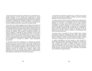 255
mesma forma de hierarquização que qualificava, face à sociedade total, as
camadas dirigentes de cada variante como componentes da mesma
estrutura de poder, e as fez essencialmente solidárias frente à ameaça
comum representada pelo antagonismo das classes oprimidas. O patronato,
na função de coordenador das atividades produtivas, e o patriciado, no
exercício do papel de ordenador da vida social, puderam assim fazer frente
a todas as tendências dissociativas, preservando a unidade nacional.
Desse modo é que o Brasil se implanta como sociedade nacional sobre um
imenso território, envolvendo milhões de pessoas mediante o crescimento e
diversificação adaptativa do núcleo unitário original, simultaneamente com
o estabelecimento de representações locais da mesma camada dirigente em
cada uma das variantes regionais. O cuidado do monarca português e do
brasileiro em engalanar cada precedência conquistada localmente com
títulos de fidalguia e a habilidade do sistema republicano em fazer dessa
camada socioeconômica sua elite dirigente preservaram, a um tempo, a
unidade nacional e a manutenção do sistema. Evitou‐se, assim, que viessem
a operar, como uma secessão, tanto as diversificações regionais como as
crises de transfiguração da formação socioeconômica de colonial‐escravista
em neocolonial e a transição de colônia a nação politicamente
independente.
A contraparte dessa tarefa unificadora foi a ordenação da sociedade
nacional em cada uma de suas formações, com estreita obediência aos
interesses oligárquicos, diante dos quais o próprio poder central sempre
claudicou, incapaz de enfrentá‐los, apesar da oposição flagrante entre seus
interesses e os da população trabalhadora. Isto é o que torna as classes
dirigentes brasileiras tão parecidas aos consulados romanos, como
representantes locais de um poder externo, primeiro colonial, depois
imperialista, a que servem como agentes devotados e de quem tiram sua
força impositiva. E, sobretudo, como consulados socialmente
256
irresponsáveis pelo destino da população que, a seus olhos, não constitui
um povo, mas uma força de trabalho, ou melhor, uma fonte energética
desgastável nas suas façanhas empresariais.
As esferas de poder estatal e privado se imbricam, aqui, sobrepondo‐se
ocasionalmente uma à outra, mas atendendo sempre aos condicionamentos
objetivos da escravidão e do monopólio da terra como princípios
ordenadores da economia colonial. Nessa interação prevalece sempre a
racionalidade do projeto intencional da Coroa, tolhido, é certo, pelo
voluntarismo anárquico do plantador, do minerador, do contrabandista.
Jamais as aspirações singelas do índio apresado que quer a liberdade, do
negro escravo que pede alforria, do caipira, do sertanejo, do caboclo
paupérrimo que desejam escapar da opressão e da subordinação para
viverem uma vida mais vivível.
Do mesmo modo, a conscrição da força de trabalho negra se efetua
artificialmente através da montagem da mais ampla e mais complexa
operação mercantil daquele século, habilitada para caçar na África, exportar
através do Atlântico e vender nos postos brasileiros milhões de negros
destinados a se desgastarem fria e sistematicamente na produção venal.
A própria independência do Brasil, quando se torna inevitável, é
empreendida pela metrópole colonial, que translada para cá a parcela mais
vivaz e representativa das classes dirigentes lusitanas e sua burocracia
mais competente. Aqui sediada, se mimetiza de brasileira e tão bem
organiza a independência para si mesma que continua regendo o Brasil por
oitenta anos mais. No curso dessas décadas, enfrenta e vence todos os
levantes populares, matando seus líderes ou os anistiando e incorporando
sem ressentimento ao grupo dominante.
 