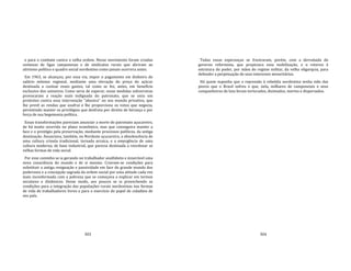 303
e para o combate contra a velha ordem. Nesse movimento foram criadas
centenas de ligas camponesas e de sindicatos rurais que abriram ao
ativismo político o quadro social nordestino como jamais ocorrera antes.
Em 1963, se alcançou, por essa via, impor o pagamento em dinheiro do
salário mínimo regional, mediante uma elevação do preço do açúcar
destinada a custear esses gastos, tal como se fez, antes, em benefício
exclusivo dos usineiros. Como seria de esperar, essas medidas subversivas
provocaram a reação mais indignada do patronato, que se uniu em
protestos contra essa intervenção "abusiva" no seu mundo privativo, que
lhe prevê as rendas que usufrui e lhe proporciona os votos que negocia,
permitindo manter os privilégios que desfruta por direito de herança e por
força de sua hegemonia política.
Essas transformações pareciam anunciar a morte do patronato açucareiro,
de há muito ocorrida no plano econômico, mas que conseguira manter a
face e o prestígio pela preservação, mediante processos políticos, da antiga
dominação. Anunciava, também, no Nordeste açucareiro, a obsolescência de
uma cultura crioula tradicional, tornada arcaica, e a emergência de uma
cultura moderna, de base industrial, que parecia destinada a reordenar as
velhas formas de vida social.
Por esse caminho se ia gerando no trabalhador analfabeto e miserável uma
nova consciência do mundo e de si mesmo. Criavam‐se condições para
substituir a antiga resignação e passividade em face do grande mundo dos
poderosos e a concepção sagrada da ordem social por uma atitude cada vez
mais inconformada com a pobreza que se começava a explicar em termos
seculares e dinâmicos. Desse modo, aos poucos se ia preenchendo as
condições para a integração das populações rurais nordestinas nas formas
de vida de trabalhadores livres e para o exercício do papel de cidadãos de
seu país.
304
Todas essas esperanças se frustraram, porém, com a derrubada do
governo reformista, que propiciara essa mobilização, e o retorno à
estrutura do poder, por mãos do regime militar, da velha oligarquia, para
defender a perpetuação de seus interesses minoritários.
Há quem suponha que a repressão à rebeldia nordestina tenha sido das
piores que o Brasil sofreu e que, nela, milhares de camponeses e seus
companheiros de luta foram torturados, dizimados, mortos e dispersados.
 