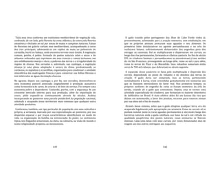 339
Toda essa área conforma um vastíssimo mediterrâneo de vegetação rala,
confinado, de um lado, pela floresta da costa atlântica, do outro pela floresta
amazônica e fechado ao sul por zonas de matas e campinas naturais. Faixas
de florestas em galeria cortam esse mediterrâneo, acompanhando o curso
dos rios principais, adensando‐se em capões de mata ou palmeirais de
carnaúba, buriti ou babaçu, onde encontra terreno mais úmido. A vegetação
comum, porém, é pobre, formada de pastos naturais ralos e secos e de
arbustos enfezados que exprimem em seus troncos e ramos tortuosos, em
seu enfolhamento maciço e duro, a pobreza das terras e a irregularidade do
regime de chuvas. Nos cerrados e, sobretudo, nas caatingas, a vegetação
alcança já uma plena adaptação à secura do clima, predominando as
cactáceas, os espinhos e as xerófilas, organizadas para condensar a umidade
atmosférica das madrugadas frescas e para conservar nas folhas fibrosas e
nos tubérculos as águas da estação chuvosa.
No agreste, depois nas caatingas e, por fm, nos cerrados, desenvolveu‐se
uma economia pastoril associada originalmente à produção açucareira
como fornecedora de carne, de couros e de bois de serviço. Foi sempre uma
economia pobre e dependente. Contando, porém, com a segurança de um
crescente mercado interno para sua produção, além da exportação de
couro, pôde expandir‐se continuamente através de séculos. Acabou
incorporando ao pastoreio uma parcela ponderável da população nacional,
cobrindo e ocupando áreas territoriais mais extensas que qualquer outra
atividade produtiva.
Conformou, também, um tipo particular de população com uma subcultura
própria, a sertaneja, marcada por sua especialização ao pastoreio, por sua
dispersão espacial e por traços característicos identificáveis no modo de
vida, na organização da família, na estruturação do poder, na vestimenta
típica, nos folguedos estacionais, na dieta, na culinária, na visão de mundo e
numa religiosidade propensa ao messianismo.
340
O gado trazido pelos portugueses das ilhas de Cabo Verde vinha já,
provavelmente, aclimatado para a criação extensiva, sem estabulação, em
que os próprios animais procuram suas aguadas e seu alimento. Os
primeiros lotes instalaram‐se no agreste pernambucano e na orla do
recôncavo baiano, suficientemente distanciados dos engenhos para não
estragar os canaviais. Daí se multiplicaram e dispersaram em currais, ao
longo dos rios permanentes, formando as ribeiras pastoris. Ao fim do século
XVI, os criadores baianos e pernambucanos se encontravam já nos sertões
do rio São Francisco, prosseguindo ao longo dele, rumo ao sul e para além,
rumo às terras do Piauí e do Maranhão. Seus rebanhos somariam então
cerca de 700 mil cabeças, que dobrariam no século seguinte.
A expansão desse pastoreio se fazia pela multiplicação e dispersão dos
currais, dependendo da posse do rebanho e do domínio das terras de
criação. O gado devia ser comprado, mas as terras, pertencendo
nominalmente à Coroa, eram concedidas gratuitamente em sesmarias aos
que se fizessem merecedores do favor real. Nos primeiros tempos, os
próprios senhores de engenho da costa se faziam sesmeiros da orla do
sertão, criando ali o gado que consumiam. Depois, esta se tornou uma
atividade especializada de criadores, que formaram os maiores detentores
de latifúndios no Brasil. O mais célebre deles foi um baiano tão rico que
deixou em testemunho, a favor dos jesuítas, recursos para rezarem missas
por sua alma até o fim do mundo.
Através desse sistema, antes que o gado atingisse qualquer terra, era ela
acaparada legalmente pela apropriação em sesmaria. Como os currais só se
podiam instalar junto às raras aguadas permanentes e não muito longe dos
barreiros naturais onde o gado satisfazia sua fome de sal e em virtude da
qualidade paupérrima dos pastos naturais, essas sesmarias se fizeram
imensas. Cada uma delas com seus currais, por vezes distanciados dias de
viagem uns dos outros, entregues aos vaqueiros.
 