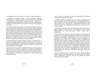 127
como gentílico, que um povo atribua a si mesmo, só surgiria muito depois.
O gentílico se implanta quando se torna necessário denominar
diferencialmente os primeiros núcleos neobrasileiros, formados sobretudo
de brasilíndios e afro‐brasileiros, quando começou a plasmar‐se a
configuração histórico‐cultural nova, que envolveu seus componentes em
um mundo não apenas diferente, mas oposto ao do índio, ao do português e
ao do negro.
A consciência plena dessa oposição só seria alcançada muito mais tarde,
mas a percepção dos antagonismos e diferenças se dá desde as primeiras
décadas. Revela‐se na prevenção do nativo com relação ao metropolitano e,
como contrapartida, no desprezo deste pela gente da terra. Evidencia‐se na
perplexidade do missionário que, em vez de famílias compostas de acordo
com o padrão europeu, depara no Brasil com verdadeiros criatórios de
mestiços, gerados pelo pai branco em suas múltiplas mulheres índias.
Denota‐se, na inquietação do funcionário real que, dois séculos após a
descoberta do Brasil, se pergunta se um dia chegará aquela multidão
mestiça, se entendendo em tupi‐guarani, a falar português.
É bem provável que o brasileiro comece a surgir e a reconhecer‐se a si
próprio mais pela percepção de estranheza que provocava no lusitano, do
que por sua identificação como membro das comunidades socioculturais
novas, porventura também porque desejoso de remarcar sua diferença e
superioridade frente aos indígenas.
Naquela busca de sua própria identidade, talvez até se desgostasse da
idéia de não ser europeu, por considerar, ele também, como subalterno
tudo que era nativo ou negro. Mesmo o filho de pais brancos nascido no
Brasil, mazombo, ocupando em sua própria sociedade uma posição inferior
com respeito aos que vinham da metrópole, se vexava muito da sua
condição de filho da
128
terra, recusando o tratamento de nativo e discriminando o brasilíndio
mameluco ao considerá‐lo como índio.
O primeiro brasileiro consciente de si foi, talvez, o mameluco, esse
brasilíndio mestiço na carne e no espírito, que não podendo identificar‐se
com os que foram seus ancestrais americanos ‐ que ele desprezava ‐, nem
com os europeus ‐ que o desprezavam ‐, e sendo objeto de mofa dos reinóis
e dos luso‐nativos, via‐se condenado à pretensão de ser o que não era nem
existia: o brasileiro.
Através dessas oposições e de um persistente esforço de elaboração de sua
própria imagem e consciência como correspondentes a uma entidade
étnico‐cultural nova, é que surge, pouco a pouco, e ganha corpo a
brasilianidade.
É bem possível que ela só se tenha fixado quando a sociedade local se
enriqueceu, com contribuições maciças de descendentes dos contingentes
africanos, já totalmente desafricanizados pela mó aculturativa da
escravidão. Esses mulatos ou eram brasileiros ou não eram nada, já que a
identificação com o índio, com o africano ou com o brasilíndio era
impossível. Além de ajudar a propagar o português como língua corrente,
esses mulatos, somados aos mamelucos, formaram logo a maioria da
população que passaria, mesmo contra sua vontade, a ser vista e tida como
a gente rasileira. Ainda que a especialização produtiva ecológico‐regional ‐
açúcar, gado, ouro, borracha etc. ‐ conduzisse a diferenciações locais
remarcadas, aquela comunidade básica originalmente luso‐tupi se mantém,
sempre dando uma linha de continuidade, que tanto destaca sua
especificidade étnica como opõe as matrizes das quais surgiu e que matou
ao constituir‐se.
Aquela protocélula cultural, plasmada nas primeiras décadas, quando o
elemento africano ainda estava ausente ou era raro, operou, daí em diante,
como o denominador comum do modo de vida popular dos futuros
brasileiros de todas as regiões.
 