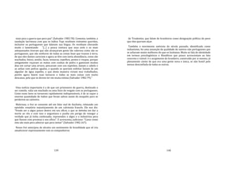 139
mais para a guerra que pera paz" (Salvador 1982:78). Comenta, também, a
saudação lacrimosa com que os índios Tupi recebiam visitantes queridos,
inclusive os portugueses que falavam sua língua. Os recebiam chorando
muito e lamentando "[...] a pouca ventura que seus avós e os mais
antepassados tiveram que não alcançaram gente tão valerosa como são os
portugueses, que são senhores de todas as coisas boas que trazem à terra,
de que eles dantes careciam e agora as têm com tanta abundância, como são
machados, foices, anzóis, facas, tesouras, espelhos, pentes e roupas, porque
antigamente roçavam os matos com cunhas de pedra e gastavam muitos
dias em cortar uma árvore, pescavam com uns espinhos, faziam o cabelo e
as unhas com pedras agudas, e quando se queriam enfeitar faziam de um
alguidar de água espelho, e que desta maneira viviam mui trabalhados,
porém agora fazem suas lavouras e todas as mais coisas com muito
descanso, pelo que os devem ter em muita estima (Salvador 1982:79)."
Uma notícia importante é a de que um prisioneiro de guerra, destinado a
ser comido, valia um machado ou uma foice de resgate com os portugueses.
Como esses bens se tornaram rapidamente indispensáveis, é de se supor a
enorme quantidade de índios que foram salvos assim do moquém para se
perderem no cativeiro.
Malicioso, o frei se consente até em falar mal de Anchieta, relatando um
episódio vexatório nojustiçamento de um calvinista francês. Ele nos diz:
"Vendo ser o algoz pouco destro em seu ofício, e que se detinha em dar a
morte ao réu e com isso o angustiava e punha em perigo de renegar a
verdade que já tinha confessada, repreendeu o algoz e o industriou pera
que fizesse com presteza o seu ofício". E acrescenta, judicioso: "Casos como
este são mais pera admirar que pera imitar" (Salvador 1982:167).
Nosso frei antecipou de séculos um sentimento de brasilidade que só iria
amadurecer expressamente com os companheiros
140
de Tiradentes, que falam de brasileiros como designação política do povo
que eles queriam alçar.
Também o movimento nativista do século passado, identificado como
indianismo, foi uma assunção da qualidade de nativos não portugueses que
se achavam muito melhores do que os lusitanos. Muito se fala de identidade
em termos psicologísticos e filosóficos que pouco acrescentam ao fato
concreto e visível: é o surgimento do brasileiro, construído por si mesmo, já
plenamente ciente de que era uma gente nova e única, se não hostil pelo
menos desconfiada de todas as outras.
 