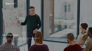 Datenstrategie-Seminar
In einem zweitägigen Seminar lernen Sie die etablierte Methode
des Datenstrategie-Designs anhand eingängiger Beispiele aus
der Praxis und im Detail kennen. Seminare sind sowohl In-House
als auch Off-Site möglich. Außerdem bietet Datentreiber mit dem
Datengipfel auch offene Seminare für Einzelpersonen an.
 