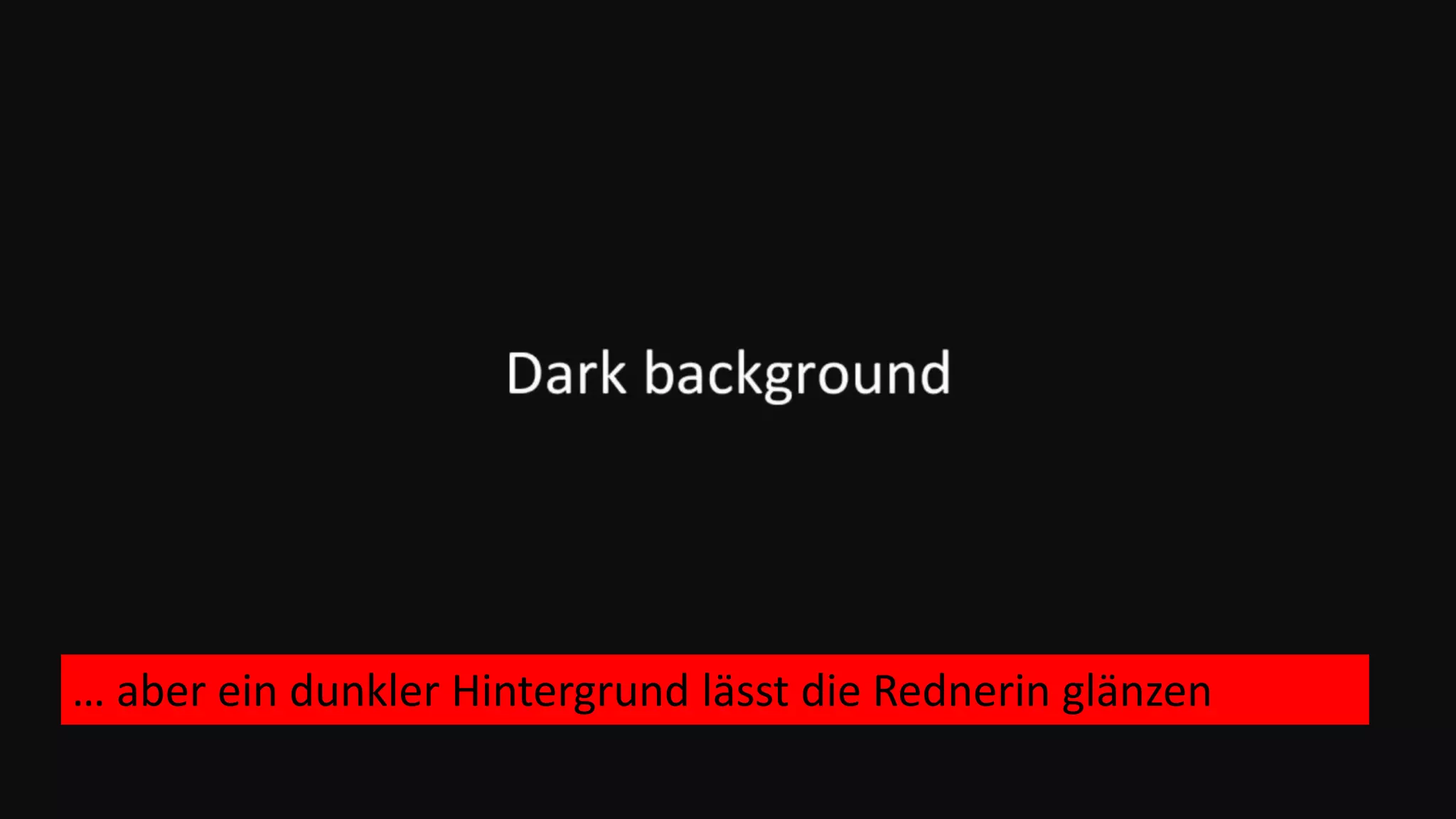 … aber ein dunkler Hintergrund lässt die Rednerin glänzen
 