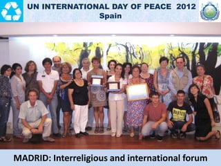 NOVOSIBIRSK: People were given cards with the Day of Peace symbol
and encouraged to add a message and send it to relatives...