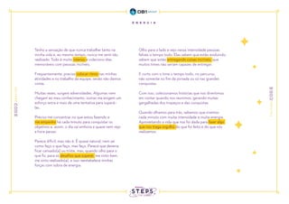 Tenho a sensação de que nunca trabalhei tanto na
minha vida e, ao mesmo tempo, nunca me senti tão
realizado. Tudo é muito intenso e coleciono dias
memoráveis com pessoas incríveis.
Frequentemente, preciso colocar ritmo nas minhas
atividades e no trabalho da equipe, senão não damos
conta.
Muitas vezes, surgem adversidades. Algumas nem
chegam ao meu conhecimento, outras me exigem um
esforço extra e mais de uma tentativa para superá-
las.
Preciso me concentrar no que estou fazendo e
me empenho há cada minuto para conquistar os
objetivos e, assim, o dia vai embora e quase nem vejo
a hora passar.
Parece difícil, mas não é. É quase natural, nem sei
como faço o que faço, mas faço. Parece que deveria
ficar cansado(a) ou triste, mas, quando olho para o
que fiz, para os desafios que superei, me sinto bem,
me sinto realizado(a), e isso reestabelece minhas
forças com sobra de energia.
Olho para o lado e vejo nessa intensidade pessoas
felizes o tempo todo. Elas sabem que estão evoluindo,
sabem que estão entregando coisas incríveis, que
muitos times não seriam capazes de entregar.
E curto com o time o tempo todo, no percurso,
não somente no fim da jornada ou só nas grandes
conquistas.
Com isso, colecionamos histórias que nos divertimos
em contar quando nos reunimos, gerando muitas
gargalhadas dos tropeços e das conquistas.
Quando olhamos para trás, sabemos que vivemos
cada minuto com muita intensidade e muita energia.
Aproveitando a vida que nos foi dada para fazer algo
que nos traga orgulho do que foi feito e do que nós
realizamos.
 