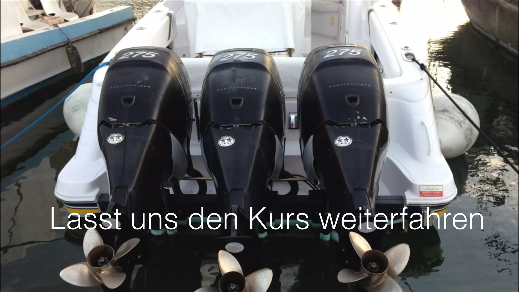 Lasst uns den Kurs weiterfahren

 