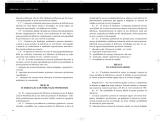 identificação de suas potencialidades laborativas, adquira o nível suficiente de
desenvolvimento profissional para ingresso e reingresso no mercado de
trabalho e participar da vida comunitária.
Art. 32 – Os serviços de habilitação e reabilitação profissional deverão
estar dotados dos recursos necessários para atender toda pessoa portadora de
deficiência, independentemente da origem de sua deficiência, desde que
possa ser preparada para trabalho que lhe seja adequado e tenha perspectivas
de obter, conservar e nele progredir.
Art. 33 – A orientação profissional será prestada pelos correspondentes
serviços de habilitação e reabilitação profissional, tendo em conta as potencia-
lidades da pessoa portadora de deficiência, identificadas com base em rela-
tório de equipe multiprofissional, que deverá considerar:
I – educação escolar efetivamente recebida e por receber;
II – expectativas de promoção social;
III – possibilidades de emprego existentes em cada caso;
IV – motivações, atitudes e preferências profissionais; e
V – necessidades do mercado de trabalho.
SEÇÃO IV
DO ACESSO AO TRABALHO
Art. 34 – É finalidade primordial da política de emprego a inserção da
pessoa portadora de deficiência no mercado de trabalho ou sua incorporação
ao sistema produtivo mediante regime especial de trabalho protegido.
Parágrafo Único – Nos casos de deficiência grave ou severa, o cumprimento
do disposto no caput deste artigo poderá ser efetivado mediante a contratação
das cooperativas sociais de que trata a Lei 9.867, de 10 de novembro de 1999.
Art. 35 – São modalidades de inserção laboral da pessoa portadora de
deficiência:
I – colocação competitiva: processo de contratação regular, nos termos da le-
gislação trabalhista e previdenciária, que independe da adoção de procedi-
mentos especiais para sua concretização, não sendo excluída a possibilidade
de utilização de apoios especiais;
II – colocação seletiva: processo de contratação regular, nos termos da legisla-
educação profissional, a fim de obter habilitação profissional que lhe propor-
cione oportunidades de acesso ao mercado de trabalho.
§ 1º – A educação profissional para a pessoa portadora de deficiência será
oferecida nos níveis básico, técnico e tecnológico, em escola regular, em
instituições especializadas e nos ambientes de trabalho.
§ 2º – As instituições públicas e privadas que ministram educação profissional
deverão, obrigatoriamente, oferecer cursos profissionais de nível básico à
pessoa portadora de deficiência, condicionando a matrícula à sua capacidade
de aproveitamento e não a seu nível de escolaridade.
§ 3º – Entende-se por habilitação profissional o processo destinado a
propiciar à pessoa portadora de deficiência, em nível formal e sistematizado,
a aquisição de conhecimentos e habilidades especificamente associados a
determinada profissão ou ocupação.
§ 4º – Os diplomas e certificados de cursos de educação profissional expe-
didos por instituição credenciada pelo Ministério da Educação ou órgão
equivalente terão validade em todo o território nacional.
Art. 29 – As escolas e instituições de educação profissional oferecerão, se
necessário, serviços de apoio especializado para atender às peculiaridades da
pessoa portadora de deficiência, tais como:
I – adaptação dos recursos instrucionais: material pedagógico, equipamento e
currículo;
II – capacitação dos recursos humanos: professores, instrutores e profissionais
especializados; e
III – adequação dos recursos físicos: eliminação de barreiras arquitetônicas,
ambientais e de comunicação.
SEÇÃO III
DA HABILITAÇÃO E DA REABILITAÇÃO PROFISSIONAL
Art. 30 – A pessoa portadora de deficiência, beneficiária ou não do Regime
Geral de Previdência Social, tem direito às prestações de habilitação e reabi-
litação profissional para capacitar-se a obter trabalho, conservá-lo e progredir
profissionalmente.
Art. 31 – Entende-se por habilitação e reabilitação profissional o processo
orientado a possibilitar que a pessoa portadora de deficiência, a partir da
66 67
D e f ic i ê n c i a & C o m p e t ê nc i a L E G I S LA Ç Ã O
DC/Cap3/Legislação 13/1/03 8:11 AM Page 66
 