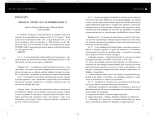 Art. 3º – Por educação especial, modalidade da educação escolar, entende-se
um processo educacional definido por uma proposta pedagógica que assegure
recursos e serviços educacionais especiais, organizados institucionalmente para
apoiar, complementar, suplementar e, em alguns casos, substituir os serviços edu-
cacionais comuns, de modo a garantir a educação escolar e promover o desen-
volvimento das potencialidades dos educandos que apresentam necessidades
educacionais especiais, em todas as etapas e modalidades da educação básica.
Parágrafo Único – Os sistemas de ensino devem constituir e fazer funcio-
nar um setor responsável pela educação especial, dotado de recursos huma-
nos, materiais e financeiros que viabilizem e dêem sustentação ao processo de
construção da educação inclusiva.
Art. 4º – Como modalidade da Educação Básica, a educação especial con-
siderará as situações singulares, os perfis dos estudantes, as características
biopsicossociais dos alunos e suas faixas etárias e se pautará em princípios
éticos, políticos e estéticos de modo a assegurar:
I – a dignidade humana e a observância do direito de cada aluno de realizar
seus projetos de estudo, de trabalho e de inserção na vida social;
II – a busca da identidade própria de cada educando, o reconhecimento e a
valorização das suas diferenças e potencialidades, bem como de suas necessi-
dades educacionais especiais no processo de ensino e aprendizagem, como
base para a constituição e ampliação de valores, atitudes, conhecimentos, ha-
bilidades e competências;
III – o desenvolvimento para o exercício da cidadania, da capacidade de parti-
cipação social, política e econômica e sua ampliação, mediante o cumpri-
mento de seus deveres e o usufruto de seus direitos.
Art. 5º – Consideram-se educandos com necessidades educacionais espe-
ciais os que, durante o processo educacional, apresentarem:
I – dificuldades acentuadas de aprendizagem ou limitações no processo de
desenvolvimento que dificultem o acompanhamento das atividades curriculares,
compreendidas em dois grupos:
a) aquelas não vinculadas a uma causa orgânica específica;
b) aquelas relacionadas a condições, disfunções, limitações ou deficiências;
II – dificuldades de comunicação e sinalização diferenciadas dos demais
alunos, demandando a utilização de linguagens e códigos aplicáveis;
R E S O LU Ç Ã O
RESOLUÇÃO CNE/CEB 2, DE 11 DE SETEMBRO DE 2001 (*)
Institui as Diretrizes Nacionais para a Educação Especial
na Educação Básica.
O Presidente da Câmara de Educação Básica do Conselho Nacional de
Educação, de conformidade com o disposto no Art. 9º, § 1º, alínea “c”, da Lei
4.024, de 20 de dezembro de 1961, com a redação dada pela Lei 9.131, de
25 de novembro de 1995, nos Capítulos I, II e III do Título V e nos Art. 58 a
60 da Lei 9.394, de 20 de dezembro de 1996, e com fundamento no Parecer
CNE/CEB 17/2001, homologado pelo Senhor Ministro de Estado da Educação
em 15 de agosto de 2001,
RESOLVE:
Art. 1º – A presente Resolução institui as Diretrizes Nacionais para a edu-
cação de alunos que apresentem necessidades educacionais especiais, na Edu-
cação Básica, em todas as suas etapas e modalidades.
Parágrafo Único – O atendimento escolar desses alunos terá início na edu-
cação infantil, nas creches e pré-escolas, assegurando-lhes os serviços de educa-
ção especial sempre que se evidencie, mediante avaliação e interação com a famí-
lia e a comunidade, a necessidade de atendimento educacional especializado.
Art 2º – Os sistemas de ensino devem matricular todos os alunos, cabendo
às escolas organizar-se para o atendimento aos educandos com necessidades
educacionais especiais, assegurando as condições necessárias para uma
educação de qualidade para todos.
Parágrafo Único – Os sistemas de ensino devem conhecer a demanda real
de atendimento a alunos com necessidades educacionais especiais, mediante
a criação de sistemas de informação e o estabelecimento de interface com os
órgãos governamentais responsáveis pelo Censo Escolar e pelo Censo
Demográfico, para atender a todas as variáveis implícitas à qualidade do
processo formativo desses alunos.
80 81
D e f ic i ê n c i a & C o m p e t ê nc i a L E G I S LA Ç Ã O
DC/Cap3/Legislação 13/1/03 8:11 AM Page 80
 