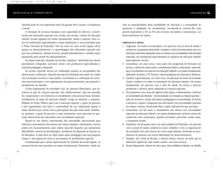 vista as especificidades dessa modalidade de educação e a necessidade de
promover a ampliação do atendimento, recomenda-se reservar-lhe uma
parcela equivalente a 5% ou 6% dos recursos vinculados à manutenção e ao
desenvolvimento do ensino.
OBJETIVOS E METAS
1. Organizar, em todos os municípios e em parceria com as áreas de saúde e
assistência, programas destinados a ampliar a oferta da estimulação precoce
(interação educativa adequada) para as crianças com necessidades educacionais
especiais, em instituições especializadas ou regulares de educação infantil,
especialmente creches.
2. Generalizar, em cinco anos, como parte dos programas de formação em
serviço, a oferta de cursos sobre o atendimento básico a educandos especiais,
para os professores em exercício na educação infantil e no ensino fundamental,
utilizando inclusive a TV Escola e outros programas de educação a distância.
3. Garantir a generalização, em cinco anos, da aplicação de testes de acuidade
visual e auditiva em todas as instituições de educação infantil e do ensino
fundamental, em parceria com a área de saúde, de forma a detectar
problemas e oferecer apoio adequado às crianças especiais.
4. Nos primeiros cinco anos de vigência deste plano, redimensionar conforme
as necessidades da clientela – incrementando se necessário as classes especiais –
salas de recursos e outras alternativas pedagógicas recomendadas, de forma
a favorecer e apoiar a integração dos educandos com necessidades especiais
em classes comuns, fornecendo-lhes o apoio adicional de que precisam.
5. Generalizar, em dez anos, o atendimento dos alunos com necessidades
especiais na educação infantil e no ensino fundamental, inclusive através de
consórcios entre municípios, quando necessário, provendo, nestes casos,
o transporte escolar.
6. Implantar, em até quatro anos, em cada unidade da Federação, em parceria
com as áreas de saúde, assistência social, trabalho e com as organizações
da sociedade civil, pelo menos um centro especializado, destinado ao aten-
dimento de pessoas com severa dificuldade de desenvolvimento.
7. Ampliar, até o final da década, o número desses centros, de sorte que as
diferentes regiões de cada estado contem com seus serviços.
8. Tornar disponíveis, dentro de cinco anos, livros didáticos falados, em Braille
95
L E G I S LA Ç Ã O
clientela pode ser um importante meio de garantir-lhe o acesso e a freqüência
à escola.
A formação de recursos humanos com capacidade de oferecer o atendi-
mento aos educandos especiais nas creches, pré-escolas, centros de educação
infantil, escolas regulares de ensino fundamental, médio e superior, bem co-
mo em instituições especializadas e outras instituições, é uma prioridade para
o Plano Nacional de Educação. Não há como ter uma escola regular eficaz
quanto ao desenvolvimento e à aprendizagem dos educandos especiais sem
que seus professores, demais técnicos, pessoal administrativo e auxiliar sejam
preparados para atendê-los adequadamente.
As classes especiais, situadas nas escolas “regulares”, destinadas aos alunos
parcialmente integrados, precisam contar com professores especializados e
material pedagógico adequado.
As escolas especiais devem ser enfatizadas quando as necessidades dos
alunos assim o indicarem. Quando esse tipo de instituição não puder ser criado
nos municípios menores e mais pobres, recomenda-se a celebração de convê-
nios intermunicipais e com organizações não-governamentais, para garantir o
atendimento da clientela.
Certas organizações da sociedade civil, de natureza filantrópica, que en-
volvem os pais de crianças especiais, têm, historicamente, sido um exemplo
de compromisso e de eficiência no atendimento educacional dessa clientela,
notadamente na etapa da educação infantil. Longe de diminuir a responsa-
bilidade do Poder Público para com a educação especial, o apoio do governo
a tais organizações visa tanto à continuidade de sua colaboração quanto à
maior eficiência por contar com a participação dos pais nessa tarefa. Justifica-
se, portanto, o apoio do governo a essas instituições como parceiras no pro-
cesso educacional dos educandos com necessidades especiais.
Requer-se um esforço determinado das autoridades educacionais para
valorizar a permanência dos alunos nas classes regulares, eliminando a nociva
prática de encaminhamento para classes especiais daqueles que apresentam
dificuldades comuns de aprendizagem, problemas de dispersão de atenção ou
de disciplina. A esses deve ser dado maior apoio pedagógico nas suas próprias
classes, e não separá-los como se precisassem de atendimento especial.
Considerando que o aluno especial pode ser também da escola regular, os
recursos devem estar previstos no ensino fundamental. Entretanto, tendo em
94
D e f ic i ê n c i a & C o m p e t ê nc i a
DC/Cap3/Legislação 13/1/03 8:11 AM Page 94
 