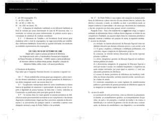 Art. 2° – Ao Poder Público e seus órgãos cabe assegurar às pessoas porta-
doras de deficiência o pleno exercício de seus direitos básicos, inclusive dos
direitos à educação, à saúde, ao trabalho, ao lazer, à previdência social, ao
amparo à infância e à maternidade, e de outros que, decorrentes da Constituição
e das leis, propiciem seu bem-estar pessoal, social e econômico.
Parágrafo Único – Para o fim estabelecido no caput deste artigo, os órgãos e
entidades da administração direta e indireta devem dispensar, no âmbito de sua
competência e finalidade, aos assuntos objeto desta Lei, tratamento prioritário e
adequado, tendente a viabilizar, sem prejuízo de outras, as seguintes medidas:
I – na área da educação:
a) a inclusão, no sistema educacional, da Educação Especial como mo-
dalidade educativa que abranja a educação precoce, a pré-escolar, as de
1° e 2° graus, a supletiva, a habilitação e reabilitação profissionais, com
currículos, etapas e exigências de diplomação próprios;
b) a inserção, no referido sistema educacional, das escolas especiais,
privadas e públicas;
c) a oferta, obrigatória e gratuita, da Educação Especial em estabeleci-
mentos públicos de ensino;
d) o oferecimento obrigatório de programas de Educação Especial a
nível pré-escolar e escolar, em unidades hospitalares e congêneres nas
quais estejam internados, por prazo igual ou superior a 1 (um) ano,
educandos portadores de deficiência;
e) o acesso de alunos portadores de deficiência aos benefícios confe-
ridos aos demais educandos, inclusive material escolar, merenda esco-
lar e bolsas de estudo;
f) a matrícula compulsória em cursos regulares de estabelecimentos
públicos e particulares de pessoas portadoras de deficiência capazes de
se integrarem no sistema regular de ensino;
II – na área da saúde:
a) a promoção de ações preventivas, como as referentes ao planejamen-
to familiar, ao aconselhamento genético, ao acompanhamento da gra-
videz, do parto e do puerpério, à nutrição da mulher e da criança, à
identificação e ao controle da gestante e do feto de alto risco, à imuni-
zação, às doenças do metabolismo e seu diagnóstico e ao encaminha-
I – até 200 empregados: 2%;
II – de 201 a 500: 3%;
III – de 501 a 1.000: 4%;
IV – de 1.001 em diante: 5%.
§ 1° – A dispensa de trabalhador reabilitado ou de deficiente habilitado ao
final de contrato por prazo determinado de mais de 90 (noventa) dias, e a
imotivada, no contrato por prazo indeterminado, só poderão ocorrer após a
contratação de substituto de condição semelhante.
§ 2° – O Ministério do Trabalho e da Previdência Social deverá gerar
estatísticas sobre o total de empregados e as vagas preenchidas por reabilita-
dos e deficientes habilitados, fornecendo-as, quando solicitadas, aos sindicatos
ou entidades representativas dos empregados.
LEI 7.853, DE 24 DE OUTUBRO DE 1989
Dispõe sobre o apoio às pessoas portadoras de deficiência,
sua integração social, sobre a Coordenadoria Nacional para lntegração
da Pessoa Portadora de Deficiência – CORDE, institui a tutela jurisdicional
de interesses coletivos ou difusos dessas pessoas, disciplina a atuação do
Ministério Público, define crimes, e dá outras providências.
O Presidente da República.
Faço saber que o Congresso Nacional decreta e eu sanciono a seguinte Lei:
Art. 1° – Ficam estabelecidas normas gerais que asseguram o pleno exercí-
cio dos direitos individuais e sociais das pessoas portadoras de deficiência, e
sua efetiva integração social, nos termos desta Lei.
§ 1° – Na aplicação e interpretação desta Lei, serão considerados os valores
básicos da igualdade de tratamento e oportunidade, da justiça social, do res-
peito à dignidade da pessoa humana, do bem-estar, e outros, indicados na
Constituição ou justificados pelos princípios gerais de direito.
§ 2° – As normas desta Lei visam garantir às pessoas portadoras de defi-
ciência as ações governamentais necessárias ao seu cumprimento e das demais
disposições constitucionais e legais que lhes concernem, afastadas as discrimi-
nações e os preconceitos de qualquer espécie, e entendida a matéria como
obrigação nacional a cargo do Poder Público e da sociedade.
46 47
D e f ic i ê n c i a & C o m p e t ê nc i a L E G I S LA Ç Ã O
DC/Cap3/Legislação 13/1/03 8:11 AM Page 46
 