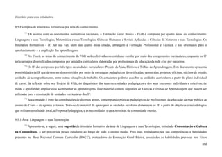 itinerário para seus estudantes.
9.5 Exemplos de itinerários formativos por área do conhecimento
771
De acordo com os documentos normativos nacionais, a Formação Geral Básica - FGB é composta por quatro áreas do conhecimento:
Linguagens e suas Tecnologias, Matemática e suas Tecnologias, Ciências Humanas e Sociais Aplicadas e Ciências da Natureza e suas Tecnologias. Os
Itinerários Formativos - IF, por sua vez, além das quatro áreas citadas, abrangem a Formação Profissional e Técnica, e são orientados para o
aprofundamento e a ampliação das aprendizagens.
772
No Ceará, as áreas do conhecimento da FGB serão efetivadas no cotidiano escolar por meio dos componentes curriculares, enquanto os IF
terão arranjos diversificados compostos por unidades curriculares elaboradas por profissionais da educação da rede e/ou por parceiros.
773
Os IF são compostos por três tipos de unidades curriculares: Projeto de Vida, Eletivas e Trilhas de Aprendizagem. Este documento apresenta
possibilidades de IF que devem ser desenvolvidos por meio de estratégias pedagógicas diversificadas, dentre elas, projetos, oficinas, núcleos de estudo,
unidades de acompanhamento, entre outras situações de trabalho. Os estudantes poderão escolher as unidades curriculares a partir do plano individual
de curso, da reflexão sobre seu Projeto de Vida, do diagnóstico das suas necessidades pedagógicas e dos seus interesses individuais e coletivos, de
modo a aprofundar, ampliar e/ou acompanhar as aprendizagens. Este material contém sugestões de Eletivas e Trilhas de Aprendizagem que podem ser
utilizadas para a construção de unidades curriculares dos IF.
774
Seu conteúdo é fruto de contribuições de diversos atores, contemplando práticas pedagógicas de profissionais da educação da rede pública de
ensino do Ceará e de agentes externos. Trata-se de material de apoio para as unidades escolares elaborarem os IF, a partir de objetivos e metodologias
que reflitam a realidade local, a Proposta Pedagógica, e as necessidades e características da comunidade escolar.
9.5.1 Área: Linguagens e suas Tecnologias
775
Apresenta-se, a seguir, uma sugestão de itinerário formativo da área de Linguagens e suas Tecnologias, intitulado Comunicação e Cultura
na Comunidade, a ser percorrida pela/o estudante ao longo de todo o ensino médio. Para isso, respaldamo-nos nas competências e habilidades
presentes na Base Nacional Comum Curricular (BNCC), norteadores da Formação Geral Básica, associadas às habilidades previstas nos Eixos
358
 