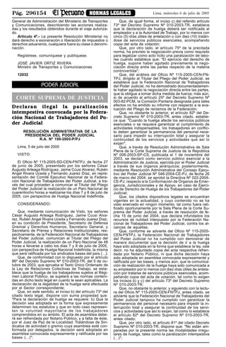 Pág. 296154 NORMAS LEGALES Lima, miércoles 6 de julio de 2005
General de Administración del Ministerio de Transportes
y Comunicaciones, describiendo las acciones realiza-
das y los resultados obtenidos durante el viaje autoriza-
do.
Artículo 4º.- La presente Resolución Ministerial no
dará derecho a exoneración o liberación de impuestos o
derechos aduaneros, cualquiera fuera su clase o denomi-
nación.
Regístrese, comuníquese y publíquese.
JOSÉ JAVIER ORTIZ RIVERA
Ministro de Transportes y Comunicaciones
12032
PODER JUDICIAL
CORTE SUPREMA DE JUSTICIA
Declaran ilegal la paralización
intempestiva convocada por la Federa-
ción Nacional de Trabajadores del Po-
der Judicial
RESOLUCIÓN ADMINISTRATIVA DE LA
PRESIDENCIA DEL PODER JUDICIAL
R.A. Nº 199-2005-P/PJ
Lima, 5 de julio del 2005
VISTO:
El Oficio Nº 115-2005-SD-CEN-FNTPJ, de fecha 27
de junio de 2005, presentado por los señores César
Augusto Arteaga Rodríguez, Jaime Ccusi Alvarez, Rubén
Angel Rivera Uceda y Fernando Juarez Díaz, en repre-
sentación del Comité Ejecutivo Nacional de la Federa-
ción Nacional de Trabajadores del Poder Judicial, a tra-
vés del cual proceden a comunicar al Titular del Pliego
del Poder Judicial la realización de un Paro Nacional de
cuarentiocho horas a realizarse los días 7 y 8 de julio de
2005, con perspectiva de Huelga Nacional Indefinida.
CONSIDERANDO:
Que, mediante comunicación de Visto, los señores
César Augusto Arteaga Rodríguez, Jaime Ccusi Alva-
rez, Rubén Angel Rivera Uceda y Fernando Juarez Díaz,
en su condición de Presidente, Secretario de Defensa
Gremial y Derechos Humanos, Secretario General, y
Secretario de Prensa y Relaciones Institucionales, res-
pectivamente, de la Federación Nacional de Trabajadores
del Poder Judicial, comunican al Titular del Pliego del
Poder Judicial, la realización de un Paro Nacional de 48
horas a llevarse a cabo los días 7 y 8 de julio de 2005,
con perspectiva de Huelga Nacional Indefinida, la misma
que será ratificada por los sindicatos bases del país (...);
Que, de conformidad con lo dispuesto por el artículo
86º del Decreto Supremo Nº 010-2003-TR, del 5 de oc-
tubre de 2003, que aprueba el Texto Único Ordenado de
la Ley de Relaciones Colectivas de Trabajo, se esta-
blece que la huelga de los trabajadores sujetos al Régi-
men Laboral Público, se sujetará a las normas conteni-
das en dicho texto legal en cuanto le sean aplicables. La
declaración de la ilegalidad de la huelga será efectuada
por el Sector correspondiente;
Que, en este sentido, el inciso b) del artículo 73º del
citado texto legal, dispone con suma propiedad que:
"Para la declaración de huelga se requiere: b) Que la
decisión sea adoptada en la forma que expresamente
determinen los estatutos y que en todo caso represen-
ten la voluntad mayoritaria de los trabajadores
comprendidos en su ámbito. El acta de asamblea debe-
rá ser refrendada por Notario Público, y a falta de éste,
por el Juez de Paz de la Localidad. Tratándose de Sin-
dicatos de actividad o gremio cuya asamblea esté con-
formada por delegados, la decisión será adoptada en
asamblea convocada expresamente y ratificada por las
bases (...)";
Que, de igual forma, el inciso c) del referido artículo
73º del Decreto Supremo Nº 010-2003-TR, establece
que la declaración de huelga deberá ser notificada al
empleador y a la Autoridad de Trabajo, por lo menos con
cinco (5) días útiles de antelación o con diez (10) tratán-
dose de servicios públicos esenciales, acompañando
copia del acta de votación;
Que, por otro lado, el artículo 75º de la precitada
norma, ha previsto la negociación previa como requisito
para legalizar como acto lícito una paralización de labo-
res cuando establece que: "El ejercicio del derecho de
huelga, supone haber agotado previamente la nego-
ciación directa entre las partes respecto de la materia
controvertida";
Que, del análisis del Oficio Nº 115-2005-CEN-FN-
TPJ, dirigido al Titular del Pliego del Poder Judicial, se
establece que la Federación Nacional de Trabajadores
del Poder Judicial, no ha demostrado documentadamen-
te haber agotado la negociación directa entre las partes,
que la obligue a tomar dicha medida de fuerza; más aún,
si de acuerdo al artículo 25º del Decreto Supremo Nº
003-82-PCM, la Comisión Paritaria designada para tales
efectos no ha emitido su informe con respecto a la eva-
luación del Pliego de reclamos de la Federación;
Que, no obstante lo anterior, el artículo 82º del De-
creto Supremo Nº 010-2003-TR, antes citado, estable-
ce que: "Cuando la huelga afecte los servicios públicos
esenciales o se requiera garantizar el cumplimiento de
actividades indispensables, los trabajadores en conflic-
to deben garantizar la permanencia del personal nece-
sario para impedir su interrupción total y asegurar la
continuidad de los servicios y actividades que así lo
exijan";
Que, a través de Resolución Administrativa de Sala
Plena de la Corte Suprema de Justicia de la República
Nº 006-2003-SP-CS, publicada el 1 de noviembre del
2003, se declaró como servicio público esencial a la
Administración de Justicia, ejercida por el Poder Judicial
a través de sus órganos jerárquicos; posteriormente,
mediante Resolución Administrativa del Consejo Ejecu-
tivo del Poder Judicial Nº 046-2004-CE-PJ, de fecha 26
de marzo del 2004, se aprobó la Directiva Nº 022-2004-
CE-PJ, respecto a la Conformación de Órganos de Emer-
gencia, Jurisdiccionales y de Apoyo, en caso de Ejerci-
cio de Derecho de Huelga de los Trabajadores del Poder
Judicial;
Que, los citados dispositivos legales se encuentran
vigentes en la actualidad, y cuyo contenido no se ha
visto enervado en ningún momento, tal como fuera rati-
ficado oportunamente por la Sala Plena de la Corte Su-
prema del Poder Judicial, a través de resolución de fe-
cha 15 de junio del 2004, que declara infundados los
recursos de nulidad interpuesto por la Federación Na-
cional de Trabajadores del Poder Judicial, contra los al-
cances de aquellas;
Que, conforme se advierte del Oficio Nº 115-2005-
CEN-FNTPJ, la Federación Nacional de Trabajadores
del Poder Judicial no ha cumplido con demostrar de
manera documental que la decisión de ir a la huelga
haya sido adoptada en la forma que establece la ley, vale
decir, no ha adjuntado copia del acta respectiva refren-
dada por Notario Público, ni que dicha decisión haya
sido adoptada en asamblea convocada expresamente y
ratificada por las bases, y menos aún, que la comunica-
ción de realización de la huelga haya sido comunicada a
su empleador por lo menos con diez días útiles de antela-
ción por tratarse de servicios públicos esenciales, acom-
pañando copia del acta de votación, tal como lo exigen
los incisos b) y c) del artículo 73º del Decreto Supremo
Nº 010-2003-TR;
Que, no obstante lo anterior, y siguiendo con la lectu-
ra del Oficio Nº 115-2005-CEN-FNTPJ, antes citado, se
advierte que la Federación Nacional de Trabajadores del
Poder Judicial tampoco ha cumplido con garantizar la
permanencia del personal necesario para impedir la in-
terrupción total y asegurar la continuidad de los servi-
cios y actividades que así lo exijan, tal como lo establece
el artículo 82º del Decreto Supremo Nº 010-2003-TR,
antes citado;
Que, por otro lado, el artículo 81º del citado Decreto
Supremo Nº 010-2003-TR, dispone que: "No están am-
paradas por la presente norma las modalidades irregu-
lares de huelga, tales como la paralización intempestiva
(...)";
 