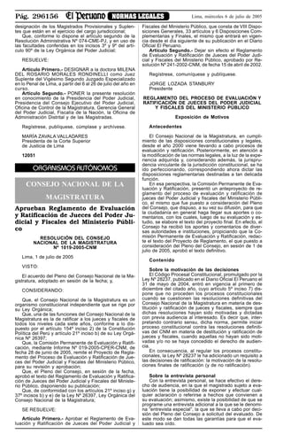 Pág. 296156 NORMAS LEGALES Lima, miércoles 6 de julio de 2005
designación de los Magistrados Provisionales y Suplen-
tes que están en el ejercicio del cargo jurisdiccional;
Que, conforme lo dispone el artículo segundo de la
Resolución Administrativa Nº 074-CME-PJ, y en uso de
las facultades conferidas en los incisos 3º y 9º del artí-
culo 90º de la Ley Orgánica del Poder Judicial;
RESUELVE:
Artículo Primero.- DESIGNAR a la doctora MILENA
DEL ROSARIO MORALES RONDINELLI como Juez
Suplente del Vigésimo Segundo Juzgado Especializado
en lo Penal de Lima, a partir del 6 al 26 de julio del año en
curso.
Artículo Segundo.- PONER la presente resolución
en conocimiento de la Presidencia del Poder Judicial,
Presidencia del Consejo Ejecutivo del Poder Judicial,
Oficina de Control de la Magistratura, Gerencia General
del Poder Judicial, Fiscalía de la Nación, la Oficina de
Administración Distrital y de las Magistradas.
Regístrese, publíquese, cúmplase y archívese.
MARÍA ZAVALA VALLADARES
Presidenta de la Corte Superior
de Justicia de Lima
12051
ORGANISMOS AUTÓNOMOS
CONSEJO NACIONAL DE LA
MAGISTRATURA
Aprueban Reglamento de Evaluación
y Ratificación de Jueces del Poder Ju-
dicial y Fiscales del Ministerio Públi-
co
RESOLUCIÓN DEL CONSEJO
NACIONAL DE LA MAGISTRATURA
Nº 1019-2005-CNM
Lima, 1 de julio de 2005
VISTO:
El acuerdo del Pleno del Consejo Nacional de la Ma-
gistratura, adoptado en sesión de la fecha; y,
CONSIDERANDO:
Que, el Consejo Nacional de la Magistratura es un
organismo constitucional independiente que se rige por
su Ley Orgánica;
Que, una de las funciones del Consejo Nacional de la
Magistratura es la de ratificar a los jueces y fiscales de
todos los niveles cada siete años, conforme a lo dis-
puesto por el artículo 154º inciso 2) de la Constitución
Política del Perú y artículo 21º inciso b) de su Ley Orgá-
nica Nº 26397;
Que, la Comisión Permanente de Evaluación y Ratifi-
cación, mediante Informe Nº 019-2005-CPER-CNM, de
fecha 28 de junio de 2005, remite el Proyecto de Regla-
mento del Proceso de Evaluación y Ratificación de Jue-
ces del Poder Judicial y Fiscales del Ministerio Público,
para su revisión y aprobación;
Que, el Pleno del Consejo, en sesión de la fecha,
aprobó el texto del Reglamento de Evaluación y Ratifica-
ción de Jueces del Poder Judicial y Fiscales del Ministe-
rio Público, disponiendo su publicación;
Que, de conformidad con los artículos 21º inciso g) y
37º incisos b) y e) de la Ley Nº 26397, Ley Orgánica del
Consejo Nacional de la Magistratura;
SE RESUELVE:
Artículo Primero.- Aprobar el Reglamento de Eva-
luación y Ratificación de Jueces del Poder Judicial y
Fiscales del Ministerio Público, que consta de VIII Dispo-
siciones Generales, 33 artículos y 6 Disposiciones Com-
plementarias y Finales, el mismo que entrará en vigen-
cia desde el día siguiente de su publicación en el Diario
Oficial El Peruano.
Artículo Segundo.- Dejar sin efecto el Reglamento
de Evaluación y Ratificación de Jueces del Poder Judi-
cial y Fiscales del Ministerio Público, aprobado por Re-
solución Nº 241-2002-CNM, de fecha 15 de abril de 2002.
Regístrese, comuníquese y publíquese.
JORGE LOZADA STANBURY
Presidente
REGLAMENTO DEL PROCESO DE EVALUACIÓN Y
RATIFICACIÓN DE JUECES DEL PODER JUDICIAL
Y FISCALES DEL MINISTERIO PÚBLICO
Exposición de Motivos
Antecedentes
El Consejo Nacional de la Magistratura, en cumpli-
miento de las disposiciones constitucionales y legales,
desde el año 2000 viene llevando a cabo procesos de
evaluación y ratificación. Posteriormente, en atención a
la modificación de las normas legales, a la luz de la expe-
riencia adquirida y, considerando además, la jurispru-
dencia vinculante de la jurisdicción constitucional, se ha
ido perfeccionando, correspondiendo ahora dictar las
disposiciones reglamentarias destinadas a tan delicada
función.
En esa perspectiva, la Comisión Permanente de Eva-
luación y Ratificación, presentó un anteproyecto de re-
glamento del proceso de evaluación y ratificación de
jueces del Poder Judicial y fiscales del Ministerio Públi-
co, el mismo que fue puesto a consideración del Pleno
del Consejo, que dispuso, a su vez su difusión, para que
la ciudadanía en general haga llegar sus aportes o co-
mentarios, con los cuales, luego de su evaluación y es-
tudio, se elabore el texto del proyecto final. En efecto, el
Consejo ha recibió los aportes y comentarios de diver-
sas autoridades e instituciones, propiciando que la Co-
misión Permanente de Evaluación y Ratificación, redac-
te el texto del Proyecto de Reglamento, el que puesto a
consideración del Pleno del Consejo, en sesión de 1 de
julio de 2005, aprobó el texto definitivo.
Contenido
Sobre la motivación de las decisiones
El Código Procesal Constitucional, promulgado por la
Ley Nº 28237, publicado en el Diario Oficial El Peruano el
31 de mayo de 2004, entró en vigencia al primero de
diciembre del citado año, cuyo artículo 5º inciso 7) dis-
pone que no proceden los procesos constitucionales
cuando se cuestionen las resoluciones definitivas del
Consejo Nacional de la Magistratura en materia de des-
titución y ratificación de jueces y fiscales, siempre que
dichas resoluciones hayan sido motivadas y dictadas
con previa audiencia al interesado. Es decir que, inter-
pretando contrario sensu, dicha norma, permite iniciar
proceso constitucional contra las resoluciones definiti-
vas del CNM en materia de destitución y ratificación de
jueces y fiscales, cuando aquellas no hayan sido moti-
vadas y/o no se haya concedido el derecho de audien-
cia.
En consecuencia, al regular los procesos constitu-
cionales, la Ley Nº 28237 le ha adicionado un requisito a
las decisiones de ratificación: la motivación de la resolu-
ciones finales de ratificación (y de no ratificación).
Sobre la entrevista personal
Con la entrevista personal, se hace efectivo el dere-
cho de audiencia, en la que el magistrado sujeto a eva-
luación tiene la posibilidad de exponer y efectuar cual-
quier aclaración o referirse a hechos que convienen a
su evaluación; asimismo, existe la posibilidad de que se
programe una entrevista adicional a la que se le denomi-
na “entrevista especial”, la que se lleva a cabo por deci-
sión del Pleno del Consejo a solicitud del evaluado. De
este modo se dan todas las garantías para que el eva-
luado sea oído.
 