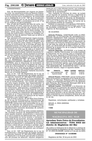 Pág. 296188 NORMAS LEGALES Lima, miércoles 6 de julio de 2005
CONSIDERANDO:
Que, las Municipalidades son órganos de Gobier-
no Local, con personería jurídica de Derecho Público,
y tienen autonomía política, económica y administrati-
va en los asuntos de su competencia, de conformidad
con lo establecido en el Art. 194º de la Constitución
Política, modificado por la Ley de Reforma Constitu-
cional - Ley Nº 27680; y concordante con el Art. 2º de
la Ley Orgánica de Municipalidades;
Que, el Jefe del Programa del Vaso de Leche, me-
diante Informe de Visto, comunica se tome las medi-
das preventivas para atender de productos alimenti-
cios al Programa del Vaso de Leche, siendo que están
próximos a la culminación de la última entrega. Asi-
mismo, remite para tales efectos el Cronograma de
Entrega de Leche Entera y Hojuela de Cereales con-
siderando 42 días de atención hasta que se defina el
proceso de Licitación;
Que, asimismo, el Comité Especial, órgano encarga-
do de conducir el proceso de selección clasificado
como Licitación Pública Nº 0001-2005-CE/MDC, para
adquirir los productos antes citados al Programa; se-
ñala que la continuación de la prórroga del plazo del
desabastecimiento inminente para la adquisición de
productos alimenticios al Programa del Vaso de Leche
es necesario en vista que se está a la espera del
pronunciamiento final del CONSUCODE sobre la inte-
gración de bases solicitadas mediante documento for-
mal del Comité Especial, siendo necesario la prórroga
por 42 días o hasta el consentimiento de la buena pro;
Que, la Oficina de Asesoría Jurídica mediante In-
forme Nº 282-2005-OAJ/MDC opina que se DECLA-
RE LA PRÓRROGA DE LA SITUACIÓN DE
DESABASTECIMIENTO INMINENTE POR CAUSAS
EXTERNAS, para la Adquisición de Suministros de
Productos Alimenticios para el Programa del Vaso de
Leche de la Municipalidad de Carabayllo por el plazo
de 42 días es en vista que se está a la espera del
pronunciamiento final del CONSUCODE sobre la Inte-
gración de las Bases solicitadas mediante documento
escrito por el Comité Especial;
Que, el Art. 116º del Reglamento de la Ley de
Contrataciones y Adquisiciones del Estado aprobado
con Decreto Supremo Nº 084-2004-PCM establece,
(...) "Que una vez publicado el Pronunciamiento del
CONSUCODE deberá ser implementado estrictamen-
te por el Comité Especial , aun cuando ello implique
que dicho órgano acuerde, bajo responsabilidad, la
suspensión temporal del proceso y/o la prórroga de
las etapas del mismo, en atención a la complejidad de
las correcciones, adecuaciones o acreditaciones que
sea necesario realizar. El Comité Especial no puede
continuar con la tramitación del proceso de selección
si no ha cumplido con implementar adecuadamente lo
dispuesto en el Pronunciamiento de CONSUCODE,
bajo sanción de nulidad y sin perjuicio de las respon-
sabilidades a que hubiere lugar (...);
Que, el inciso c) del Art. 19º del Texto Único Ordena-
do de la Ley de Contrataciones y Adquisiciones del
Estado aprobado mediante Decreto Supremo Nº 083-
2004-PCM, precisa que están exoneradas de los pro-
cesos de selección las adquisiciones y contratacio-
nes que se realicen en situación de emergencia o de-
sabastecimiento inminente declaradas de conformi-
dad con la presente Ley;
Que, el Art. 21º de la Ley antes acotada establece,
"Se considera situación de desabastecimiento inmi-
nente aquella situación extraordinaria e imprevisible
en la que la ausencia de determinado bien, servicio u
obra compromete en forma directa e inminente la
continuidad de las funciones, servicios, actividades u
operaciones productivas que la Entidad tiene a su
cargo de manera esencial. Dicha situación faculta a la
Entidad a la adquisición o contratación de los bienes,
servicios u obras sólo por el tiempo o cantidad, según
sea el caso, necesario para resolver la situación y
llevar a cabo el proceso de selección que correspon-
da";
Que, el Art. 146º del Reglamento de la Ley de
Contrataciones y Adquisiciones del Estado aprobado
con Decreto Supremo Nº 084-2004-PCM establece,
"La Resolución o el Acuerdo que apruebe la exonera-
ción del proceso de selección, requiere obligatoria-
mente de uno o más informes previos, que contengan
la justificación técnica y legal de la procedencia y ne-
cesidad de la exoneración";
Que, mediante los informes de vistos, se cumple
con el requisito de sustentar técnica y legalmente la
justificación de la adquisición o contratación y de la
necesidad de Declarar en Situación de Desabasteci-
miento Inminente el Suministro de Productos Alimenti-
cios para el Programa del Vaso de Leche de la
Municipalidad Distrital de Carabayllo;
Estando a lo expuesto y a lo aprobado POR MAYO-
RÍA, en Sesión Extraordinaria de Concejo, y en uso de
las facultades conferidas por la Ley Nº 27972 - Ley
Orgánica de Municipalidades;
SE ACUERDA:
Artículo Primero.- CONTINUAR CON LA PRÓ-
RROGA DE LA SITUACIÓN DE DESABASTECI-
MIENTO INMINENTE POR CAUSAS EXTERNAS,
adoptada mediante Acuerdos de Concejo Nº 013-2005-
A/MDC y Nº 020-2005-A/MDC para la Adquisición de
Suministros de Productos Alimenticios para el Progra-
ma del Vaso de Leche de la Municipalidad de Cara-
bayllo, por UN PLAZO DE 42 DÍAS o hasta el consen-
timiento de la Buena Pro de la Licitación Pública Nº
0001-2005-CE/MDC.
Artículo Segundo.- AUTORIZAR, a la Unidad de
Logística y Bienes Patrimoniales de la Municipalidad
la adquisición de los insumos para el Programa del
Vaso de Leche, siguiendo el Procedimiento de Exone-
ración del Proceso de Selección de acuerdo a lo esta-
blecido en el artículo 148º del Decreto Supremo Nº
084-2004-PCM por el período que dure la Situación de
Desabastecimiento Inminente declarada, de conformi-
dad a la normatividad vigente, cuyo monto referencial
asciende a la suma de S/. 422,206.26 (CUATROCIEN-
TOS VEINTIDÓS MIL DOSCIENTOS SEIS Y 26/100
NUEVOS SOLES), según el siguiente detalle:
ÍTEM PRODUCTO UNIDAD CANTIDAD MONTO (S/.)
I Leche Evaporada Entera Lata 152,514.00 274,525.20
II Hojuela de Cereales Kg. 38,863.44 147,681.06
Artículo Tercero.- PRECISAR, que los montos preci-
tados se encuentran consignados en la Fuente de Finan-
ciamiento 17: Recursos Ordinarios para los Gobiernos
Locales, en la Específica del Gasto 5.3.11.24: Alimentos
para Personas, del Presupuesto Municipal 2005 de la
Municipalidad Distrital de Carabayllo.
Artículo Cuarto.- ENCARGAR, a la Dirección de
Administración la publicación del presente Acuerdo en
el Diario Oficial El Peruano dentro de los diez (10) días
hábiles de adoptado el mismo, así como remitir copia
del presente Acuerdo y de los Informes Técnicos - Le-
gales sustentatorios a la Contraloría General de la Re-
pública y demás órganos competentes, dentro del pla-
zo de Ley.
Regístrese, comuníquese, publíquese y cúmplase.
MIGUEL A. RÍOS ZARZOSA
Alcalde
11948
MUNICIPALIDAD DE
MAGDALENA DEL MAR
Aprueban Texto Único de Procedimien-
tos Administrativos - TUPA 2003 del
distrito de Magdalena del Mar
(Se publica la Ordenanza de la referencia a solicitud de
la Municipalidad de Magdalena del Mar, mediante Oficio
Nº 151-2005-SG-MDMM, recibido el 5 de julio de 2005)
ORDENANZA Nº 134-MDMM
Magdalena del Mar, 30 de junio de 2003
 