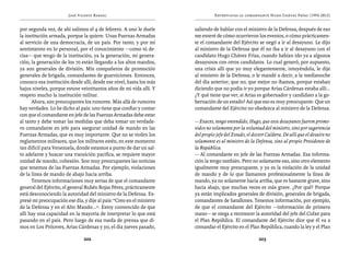 José Vicente Rangel                                     Entrevistas al comandante Hugo Chávez Frías (1992-2012)


por segunda vez, de ahí salimos el 4 de febrero. A uno le duele       saliendo de hablar con el ministro de la Defensa, después de eso
la institución armada, porque la quiere. Unas Fuerzas Armadas         me enteré de cómo ocurrieron los eventos, o cómo prácticamen-
al servicio de una democracia, de un país. Por tanto, y por mi        te el comandante del Ejército se negó a ir al desayuno. Le dijo
sentimiento en lo personal, por el conocimiento —como tú de-          al ministro de la Defensa que él no iba a ir al desayuno con el
cías— que tengo de la institución, ya la generación, mi genera-       candidato Hugo Chávez Frías, cuando habían ido ya a algunos
ción, la generación de los 70 están llegando a los altos mandos,      desayunos con otros candidatos. Lo cual generó, por supuesto,
ya son generales de división. Mis compañeros de promoción             una crisis allí que yo muy elegantemente, intuyéndola, le dije
generales de brigada, comandantes de guarniciones. Entonces,          al ministro de la Defensa, o le mandé a decir, a la medianoche
conozco esa institución desde allí, desde ese nivel, hasta los más    del día anterior, que no, que mejor no íbamos, porque estaban
bajos niveles, porque estuve veintitantos años de mi vida allí. Y     diciendo que no podía ir yo porque Arias Cárdenas estaba allí...
respeto mucho la institución militar.                                 ¿Y qué tiene que ver, si Arias es gobernador y candidato a la go-
      Ahora, son preocupantes los rumores. Más allá de rumores        bernación de un estado? Así que eso es muy preocupante. Que un
hay verdades. Lo he dicho al país: uno tiene que confiar y contar     comandante del Ejército no obedezca al ministro de la Defensa.
con que el comandante en jefe de las Fuerzas Armadas debe estar
al tanto y debe tomar las medidas que deba tomar un verdade-          — Exacto, tengo entendido, Hugo, que esos desayunos fueron promo-
ro comandante en jefe para asegurar unidad de mando en las            vidos no solamente por la voluntad del ministro, sino por sugerencia
Fuerzas Armadas, que es muy importante. Que no se violen los          del propio jefe del Estado, el doctor Caldera. De allí que el desaire no
reglamentos militares, que los militares estén, en este momento       solamente es al ministro de la Defensa, sino al propio Presidente de
tan difícil para Venezuela, donde estamos a punto de dar un sal-      la República.
to adelante y buscar una transición pacífica, se requiere mayor       — Al comandante en jefe de las Fuerzas Armadas. Esa informa-
unidad de mando, cohesión. Son muy preocupantes las noticias          ción la tengo también. Pero no solamente eso, sino otro elemento
que tenemos de las Fuerzas Armadas. Por ejemplo, violaciones          igualmente muy preocupante, y ya es la violación de la unidad
de la línea de mando de abajo hacia arriba.                           de mando y de lo que llamamos profesionalmente la línea de
      Tenemos informaciones muy serias de que el comandante           mando, ya no solamente hacia arriba, que es bastante grave, sino
general del Ejército, el general Rubén Rojas Pérez, prácticamente     hacia abajo, que muchas veces es más grave. ¿Por qué? Porque
está desconociendo la autoridad del ministro de la Defensa. Ex-       ya están implicados generales de división, generales de brigada,
presé mi preocupación ese día, y dije al país: “Creo en el ministro   comandantes de batallones. Tenemos información, por ejemplo,
de la Defensa y en el Alto Mando...”. Estoy convencido de que         de que el comandante del Ejército —información de primera
allí hay una capacidad en la mayoría de interpretar lo que está       mano— se niega a reconocer la autoridad del jefe del Cufan para
pasando en el país. Pero luego de esa rueda de prensa que di-         el Plan República. El comandante del Ejército dice que él va a
mos en Los Próceres, Arias Cárdenas y yo, el día jueves pasado,       comandar el Ejército en el Plan República, cuando la ley y el Plan

                               202                                                                      203
 