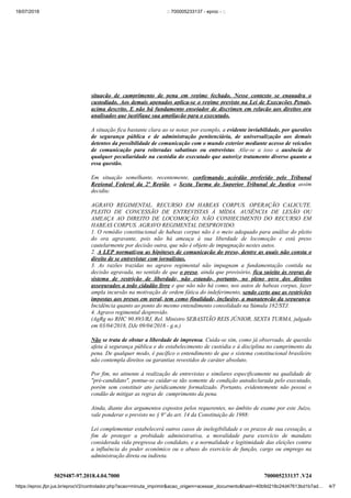 18/07/2018 :: 700005233137 - eproc - ::
https://eproc.jfpr.jus.br/eprocV2/controlador.php?acao=minuta_imprimir&acao_origem=acessar_documento&hash=40b9d218c24d47613bd1b7ad… 4/7
5029487-97.2018.4.04.7000 700005233137 .V24
situação de cumprimento de pena em regime fechado. Nesse contexto se enquadra o
custodiado. Aos demais apenados aplica-se o regime previsto na Lei de Execuções Penais,
acima descrito. E não há fundamento ensejador de discrímen em relação aos direitos ora
analisados que justifique sua ampliação para o executado.
A situação fica bastante clara ao se notar, por exemplo, a evidente inviabilidade, por questões
de segurança pública e de administração penitenciária, de universalização aos demais
detentos da possibilidade de comunicação com o mundo exterior mediante acesso de veículos
de comunicação para reiteradas sabatinas ou entrevistas. Alie-se a isso a ausência de
qualquer peculiaridade na custódia do executado que autorize tratamento diverso quanto a
essa questão.
Em situação semelhante, recentemente, confirmando acórdão proferido pelo Tribunal
Regional Federal da 2ª Região, a Sexta Turma do Superior Tribunal de Justiça assim
decidiu:
AGRAVO REGIMENTAL. RECURSO EM HABEAS CORPUS. OPERAÇÃO CALICUTE.
PLEITO DE CONCESSÃO DE ENTREVISTAS À MÍDIA. AUSÊNCIA DE LESÃO OU
AMEAÇA AO DIREITO DE LOCOMOÇÃO. NÃO CONHECIMENTO DO RECURSO EM
HABEAS CORPUS. AGRAVO REGIMENTAL DESPROVIDO.
1. O remédio constitucional de habeas corpus não é o meio adequado para análise do pleito
do ora agravante, pois não há ameaça à sua liberdade de locomoção e está preso
cautelarmente por decisão outra, que não é objeto de impugnação nestes autos.
2. A LEP normatizou as hipóteses de comunicação do preso, dentre as quais não consta o
direito de se entrevistar com jornalistas.
3. As razões trazidas no agravo regimental não impugnam a fundamentação contida na
decisão agravada, no sentido de que o preso, ainda que provisório, fica sujeito às regras do
sistema de restrição de liberdade, não estando, portanto, no pleno gozo dos direitos
assegurados a todo cidadão livre e que não não há como, nos autos de habeas corpus, fazer
ampla incursão na motivação de ordem fática do indeferimento, sendo certo que as restrições
impostas aos presos em geral, tem como finalidade, inclusive, a manutenção da segurança.
Incidência quanto ao ponto do mesmo entendimento consolidado na Súmula 182/STJ.
4. Agravo regimental desprovido.
(AgRg no RHC 90.893/RJ, Rel. Ministro SEBASTIÃO REIS JÚNIOR, SEXTA TURMA, julgado
em 03/04/2018, DJe 09/04/2018 - g.n.)
Não se trata de obstar a liberdade de imprensa. Cuida-se sim, como já observado, de questão
afeta à segurança pública e do estabelecimento de custódia e à disciplina no cumprimento da
pena. De qualquer modo, é pacífico o entendimento de que o sistema constitucional brasileiro
não contempla direitos ou garantias revestidos de caráter absoluto.
Por fim, no atinente à realização de entrevistas e similares especificamente na qualidade de
"pré-candidato", pontue-se cuidar-se tão somente de condição autodeclarada pelo executado,
porém sem constituir ato juridicamente formalizado. Portanto, evidentemente não possui o
condão de mitigar as regras de cumprimento da pena.
Ainda, diante dos argumentos expostos pelos requerentes, no âmbito de exame por este Juízo,
vale ponderar o previsto no § 9º do art. 14 da Constituição de 1988:
Lei complementar estabelecerá outros casos de inelegibilidade e os prazos de sua cessação, a
fim de proteger a probidade administrativa, a moralidade para exercício de mandato
considerada vida pregressa do condidato, e a normalidade e legitimidade das eleições contra
a influência do poder econômico ou o abuso do exercício de função, cargo ou emprego na
administração direta ou indireta.
 