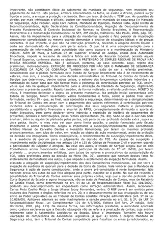 impetrante,  não  constituem  óbice  ao  cabimento  do  mandado  de  segurança,  nem  impedem  seu
julgamento de mérito. Isto porque, embora emaranhados os fatos, se existe o direito, poderá surgir
líquido e certo, a ensejar a proteção reclamada. Bem por isso, já decidiu o TJSP que: ​As questões de
direito, por mais intrincadas e difíceis, podem ser resolvidas em mandado de segurança​ (in Mandado
de Segurança, Ação Popular, Ação Civil Pública, Mandado de Injunção, ​Habeas Data​, Ação Direta de
Inconstitucionalidade,  Ação  Declaratória  de  Constitucionalidade,  Arguição  de  Descumprimento  de
Preceito  Fundamental,  O  Controle  Incidental  de  Normas  no  Direito  Brasileiro,  A  Representação
Interventiva e a Reclamação Constitucional no STF, 29ª edição, Malheiros, São Paulo, 2006, pág. 38).
Assim,  não  há  impedimento  para  a  utilização  do  mandamus  quando  o  fato  gerador  da  impetração
demonstrar  complexidade  ou  mesmo  quando  demandar  a  análise  de  situações  fáticas  e  de  provas
concretas.  O  que  importa,  é  que  não  há  instrução  probatória,  devendo  o  alegado  direito  líquido  e
certo  ser  demonstrado  de  plano  pela  parte  autora.  O  que  há  é  uma  complementação  para  a
apresentação  de  informações  pela  autoridade  tida  como  coatora  e  a  manifestação  do  Ministério
Público.  Além  do  mais,  a  Súmula  07  do  Superior  Tribunal  de  Justiça,  citada  pela  Autoridade
Impetrada,  impede  o  reexame  de  matéria  fática  em  sede  de  Recurso  Especial,  perante  aquele
Tribunal Superior, conforme abaixo se observa: ​A PRETENSÃO DE SIMPLES REEXAME DE PROVA NÃO
ENSEJA  RECURSO  ESPECIAL​.  Não  é  aplicável,  portanto,  ao  caso  concreto.  Logo,  rejeito  dita
preliminar,  motivadamente.  EXTINÇÃO  DO  PROCESSO  POR  NÃO  SER  O  MANDADO  DE  SEGURANÇA
SUCEDÂNEO  DA  AÇÃO  DE  COBRANÇA  Também  não  tem  razão  de  ser  a  referida  preliminar,
considerando  que  o  pedido  formulado  pelo  Estado  de  Sergipe  Impetrante  não  é  de  recebimento  de
valores,  mas  sim,  a  anulação  de  uma  decisão  administrativa  do  Tribunal  de  Contas  do  Estado  de
Sergipe  que  determinou,  dentre  outras  coisas,  o  estorno  dos  lançamentos  contábeis  indevidos  e  a
notificação  do  Autor  para  que  não  fizesse  mais  a  cobrança  da  contribuição  patronal  ao  TCE.  Assim,
vê­se  que  não  há  qualquer  impedimento  para  a  utilização  do  Mandado  de  Segurança,  objetivando
solucionar a presente questão. Rejeito também, de forma motivada, a referida preliminar. MÉRITO De
início,  é  imperioso  delimitar  o  objeto  do  presente  mandamus.  Na  petição  inicial  apresentada  pelo
Estado  de  Sergipe,  foram  levantados  vários  fundamentos  e  fatos,  sendo  o  pedido  final  assim
formulado, verbis: ​IV ­ que, ao final, seja concedida a segurança, determinando­se a obrigatoriedade
do  Tribunal  de  Contas  em  arcar  com  o  pagamento  dos  valores  referentes  á  contribuição  patronal
incidente  sobre  a  remuneração  de  contribuição  dos  seus  segurados  inativos  e  pensionistas,
possibilitando  o  equilíbrio  financeiro  e  atuarial  do  RPPS,  conseqüentemente  diminuído  o  aporte  do
Poder  Executivo,  bem  como  declarar  como  indevida  a  repetição  do  indébito  de  pagamentos  de
proventos, pensões e contribuições, pelas razões apresentadas​ (fls. 48). Sabe­se que o Juiz não pode
analisar, além ou aquém do pleiteado pelas partes, sob pena de ser proferida decisão extra ,supra ou
ultra  petita.  Assim,  o  meu  voto  vai  usar  como  limite  padrão,  o  pedido  formulado  pelo  Estado
Impetrante  e  acima  transcrito.  Alegou  o  Impetrante  a  suspeição/impedimento  dos  Conselheiros
Antônio  Manoel  de  Carvalho  Dantas  e  Heráclito  Rollemberg,  por  terem  os  mesmos  proferido
pronunciamentos, com juízo de valor, em relação ao objeto da ação mandamental, antes da prolação
da decisão ora impugnada. Como conseqüência, o reconhecimento da suspeição/impedimento deles,
é,  a  ausência  de  quorum  para  o  julgamento  da  decisão  do  TCE.  As  causas  de  suspeição  e
impedimento estão disciplinadas nos artigos 134 e 135 do Código de Processo Civil e ocorrem quando
a  parcialidade  do  Julgador  é  atingida.  No  caso  dos  autos,  o  Estado  de  Sergipe  alegou  que  os  dois
Conselheiros  acima  mencionados  não  podiam  participar  da  decisão  do  TC  nº  16658,  por  terem
proferido  ​...  pronunciamentos  enfáticos,  com  juízos  de  valores  e  provocativos  da  autojurisdição  do
TCE,  todos  proferidos  antes  da  decisão  do  Pleno​  (fls.  39).  Acontece  que  nenhum  desses  fatos  foi
efetivamente demonstrado nos autos, o que impede o acolhimento da alegação formulada. Assim,
afastada  a  alegação  de  suspeição/impedimento  dos  dois  Conselheiros  mencionados,  cai  por  terra  a
alegação de ausência de quorum para a decisão da Corte de Contas. Vale lembrar que o Mandado de
Segurança  é  ação  de  cunho  constitucional,  onde  a  prova  pré­constituída  é  norte  fundamental.  Não
havendo prova nos autos do que fora alegado pela parte, inacolhe­se o pleito. No que diz respeito a
possibilidade do Tribunal de Contas analisar suas próprias contas, vejo que a decisão proferida pela
Corte Especial do Estado e agora impugnada, não se trata de Prestação de Contas, mas de Relatório
de  Gestão  Fiscal,  como  determinado  no  art.  54  da  Lei  de  Responsabilidade  Fiscal  (LC  101/2000),
podendo  seu  descumprimento  ser  enquadrado  como  infração  administrativa.  Assim,  lecionaram
Carlos Pinto Coelho Motta e Jorge Ulisses Jacoy Fernandes, verbis: ​O RGF deverá ser emitido pelos
titulares dos Poderes e órgãos referidos no art. 20, e o descumprimento de sua divulgação ou de seu
envio ao Poder Legislativo ou ao Tribunal de Contas constitui infração administrativa (art. 5º da Lei
10.028/00).  Aplica­se  ademais  ao  ente  inadimplente  a  sanção  prevista  no  art.  51,  §  2º,  da  LRF​  (in
Responsabilidade  Fiscal,  Lei  Complementar  101  de  4/5/2000,  Editora  Del  Rey,  2ª  edição,  Belo
Horizonte,  2001,  pág.  413).  Da  mesma  forma,  nas  informações  prestadas,  a  autoridade  apontada
como coatora esclareceu que a Decisão objurgada não se referia a prestação de contas, cuja análise
realmente  cabe  à  Assembléia  Legislativa  do  Estado.  Disse  o  Impetrado:  ​Também  não  houve
usurpação  de  competência  da  Assembléia  Legislativa  já  que:  a)  Como  o  próprio  Mandado  de
Segurança  aduz,  tem  o  Tribunal  de  Contas  competência  para  fiscalizar  os  entes  jurisdicionados,  ou
 