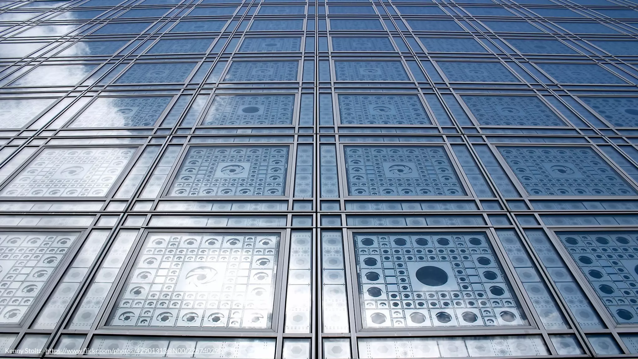 Kenny Stoltz -https://www.ﬂickr.com/photos/42901313@N00/226740290/
 