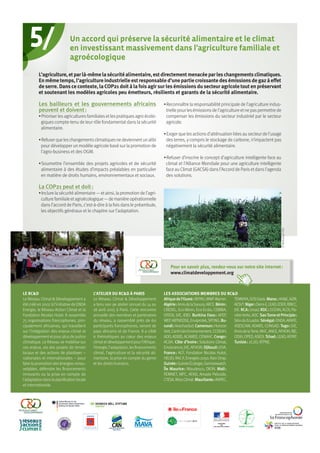 LE RC&D
Le Réseau Climat & Développement a
été créé en 2007 à l’initiative de ENDA
Energie, le Réseau Action Climat et la
Fondation Nicolas Hulot. Il rassemble
75 organisations francophones, prin-
cipalement africaines, qui travaillent
sur l’intégration des enjeux climat et
développementetpour plusde justice
climatique. Le Réseau se mobilise sur
ces enjeux, via des projets de terrain
locaux et des actions de plaidoyer –
nationales et internationales – pour
faire la promotion des énergies renou-
velables, défendre les financements
innovants ou la prise en compte de
l’adaptationdanslaplanificationlocale
et internationale.
L’atelier du RC&D à PARIS
Le Réseau Climat & Développement
a tenu son 9e atelier annuel du 14 au
18 avril 2015 à Paris. Cette rencontre
annuelle des membres et partenaires
du réseau, a rassemblé près de 60
participants francophones, venant de
pays africains et de France. Il a ciblé
6 thématiques au cœur des enjeux
climatetdéveloppementpourl’Afrique :
l’énergie,l’adaptation,lesfinancements
climat, l’agriculture et la sécurité ali-
mentaire, la prise en compte du genre
et les droits humains.
Les associations membres du RC&D
Afriquedel’Ouest :REPAO,WWF-Wamer.
Algérie :AmisdelaSaoura,ARCE.Bénin :
CREDEL, Eco-Bénin, Eco-Ecolo, CDBIBA,
OFEDI, JVE, IDID. Burkina Faso : AFEP,
WEP,ABTNDDSE,Enviprotek,SPONG.Bu-
rundi :Avochaclisd.Cameroun :Horizon
Vert,CarréGéoEnvironnement,CCDEAH,
ADD,ADEID,ACAMEE,CENAHC.Congo :
ACDA. Côte d’Ivoire : Solutions Climat,
Enviscience,JVE,AFHON.Djibouti :EVA.
France : ACF, Fondation Nicolas Hulot,
HELIO, RAC-F, Energies2050, Rain Drop.
Guinée :GuinéeÉcologie,Germanwatch.
Île Maurice : Maudesco, DION. Mali :
FEMNET, MFC, AFAD, Amade Pelcode,
CTESA,RésoClimat.Mauritanie :ANPEC,
TEMNYIA,SOSOasis.Maroc :AH&E,AZIR,
AESVT.Niger :Demi-E,LEAD,EDER,RJNCC,
JVE.RCA :Ursad.RDC :OCEAN,ACDI,Pla-
nèteVerte,ADC.SaoTomeetPrincipio :
SitiodoEcuador.Sénégal :ENDA,ARAFE,
ASESCAW, ADARS, CONGAD. Togo : JVE,
AmisdelaTerre,MVC,ANCE,AFHON,RJE,
ODIH,OPED,ASEDI.Tchad :LEAD,AFPAT.
Tunisie : 2C2D, ATPNE.
Pour en savoir plus, rendez-vous sur notre site internet :
www.climatdeveloppement.org
L’agriculture, et par là-même la sécurité alimentaire, est directement menacée par les changements climatiques.
En même temps, l’agriculture industrielle est responsable d’une partie croissante des émissions de gaz à effet
de serre. Dans ce contexte, la COP21 doit à la fois agir sur les émissions du secteur agricole tout en préservant
et soutenant les modèles agricoles peu émetteurs, résilients et garants de la sécurité alimentaire.
Les bailleurs et les gouvernements africains
peuvent et doivent :
• Prioriser les agricultures familiales et les pratiques agro écolo-
giques compte-tenu de leur rôle fondamental dans la sécurité
alimentaire.
• Refuserqueleschangementsclimatiquesnedeviennentunalibi
pour développer un modèle agricole basé sur la promotion de
l’agro-business et des OGM.
• Soumettre l’ensemble des projets agricoles et de sécurité
alimentaire à des études d’impacts préalables en particulier
en matière de droits humains, environnementaux et sociaux.
La COP21 peut et doit :
• Inclure la sécurité alimentaire — etainsi, la promotion de l’agri-
culturefamilialeetagroécologique—demanièreopérationnelle
dans l’accord de Paris, c’est-à-dire à la fois dans le préambule,
les objectifs généraux et le chapitre sur l’adaptation.
• Reconnaître la responsabilité principale de l’agriculture indus-
trielle pour lesémissionsde l’agriculture etne paspermettre de
compenser les émissions du secteur industriel par le secteur
agricole.
• Exiger que lesactionsd’atténuation liéesau secteur de l’usage
des terres, y compris le stockage de carbone, n’impactent pas
négativement la sécurité alimentaire.
• Refuser d’inscrire le concept d’agriculture intelligente face au
climat et l’Alliance Mondiale pour une agriculture intelligente
face au Climat (GACSA) dansl’Accord de Parisetdans l’agenda
des solutions.
Un accord qui préserve la sécurité alimentaire et le climat
en investissant massivement dans l’agriculture familiale et
agroécologique
5/
©AbdoulayeISSA
PARIS CLIMAT 2015
 