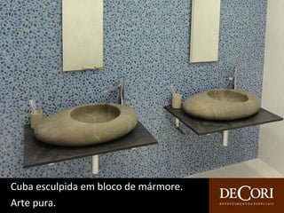 Cuba esculpida em bloco de mármore.  Arte pura. 